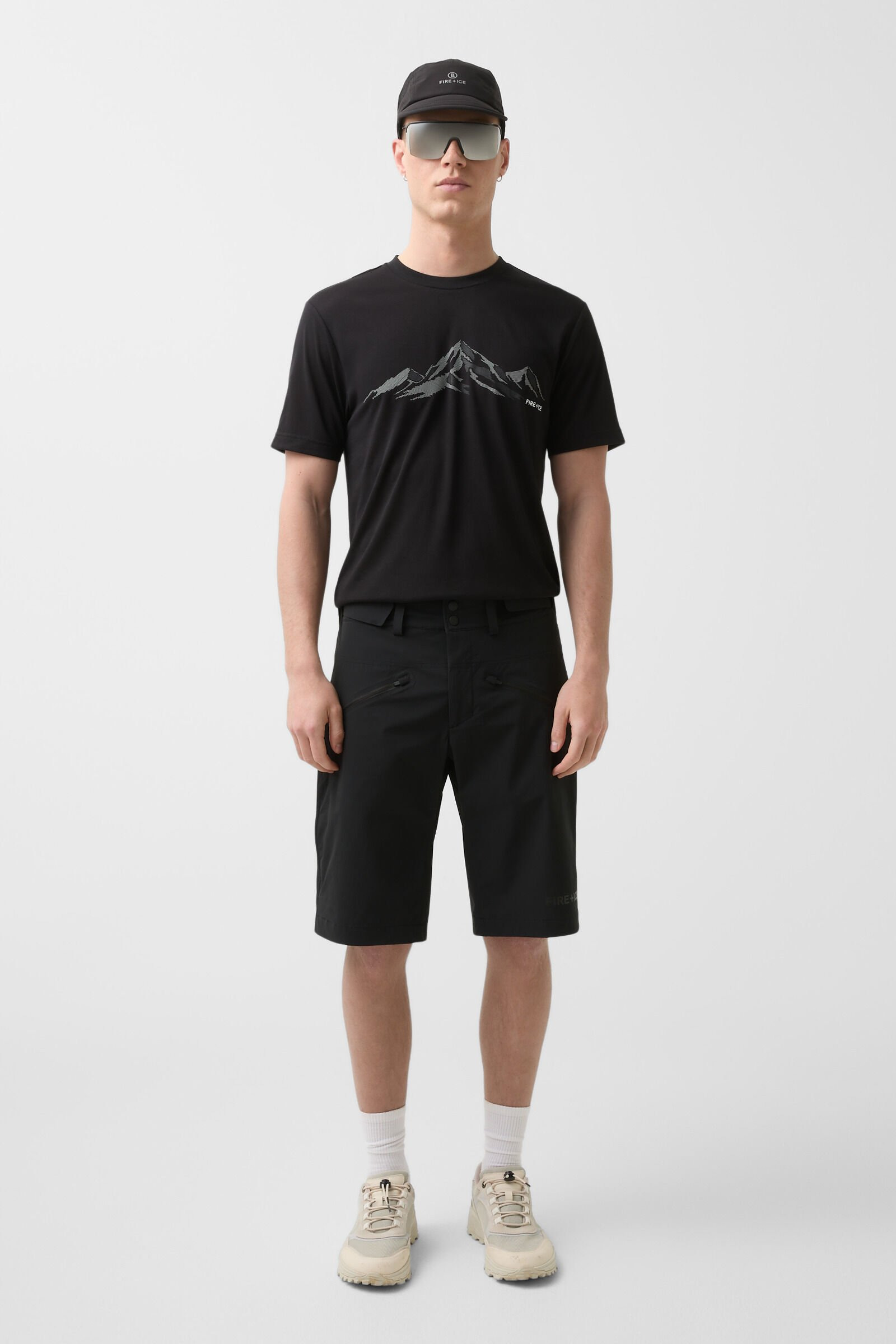 Cewan functional shorts in Black - 4