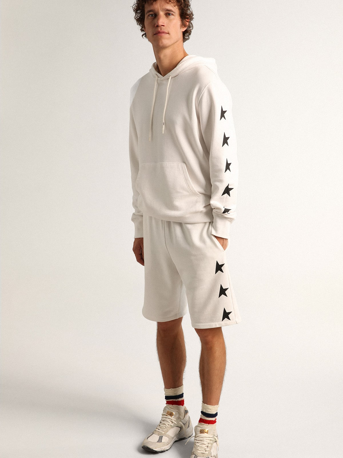 Men's vintage white bermuda shorts with contrasting black stars - 3