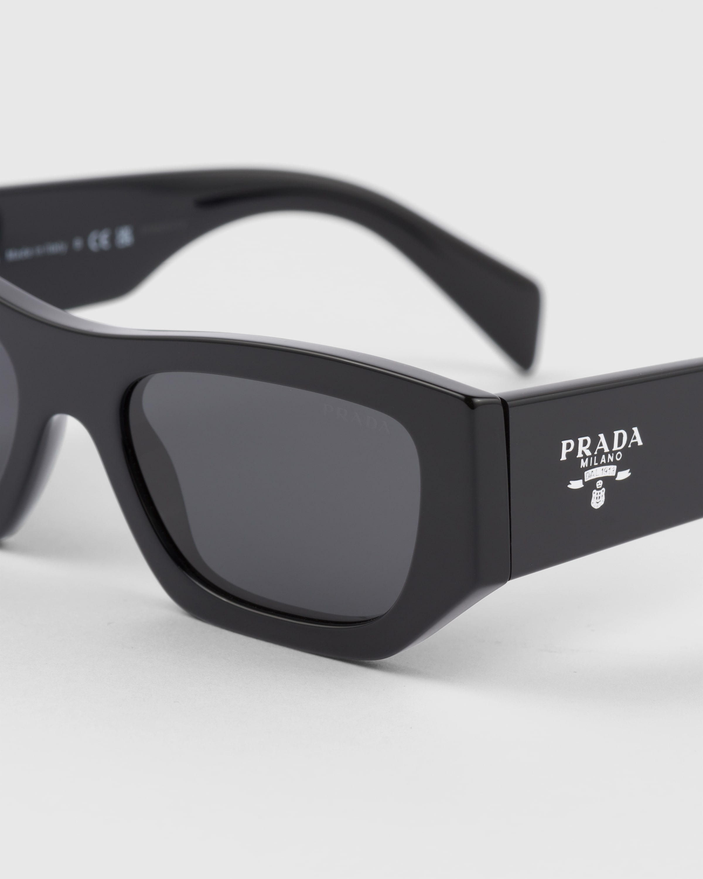 Sunglasses with Prada logo - 5