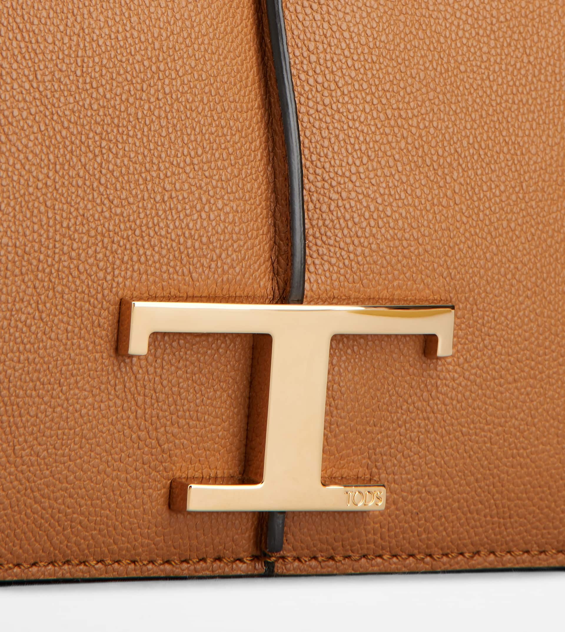 T TIMELESS CAMERA BAG IN LEATHER MINI - BROWN - 5