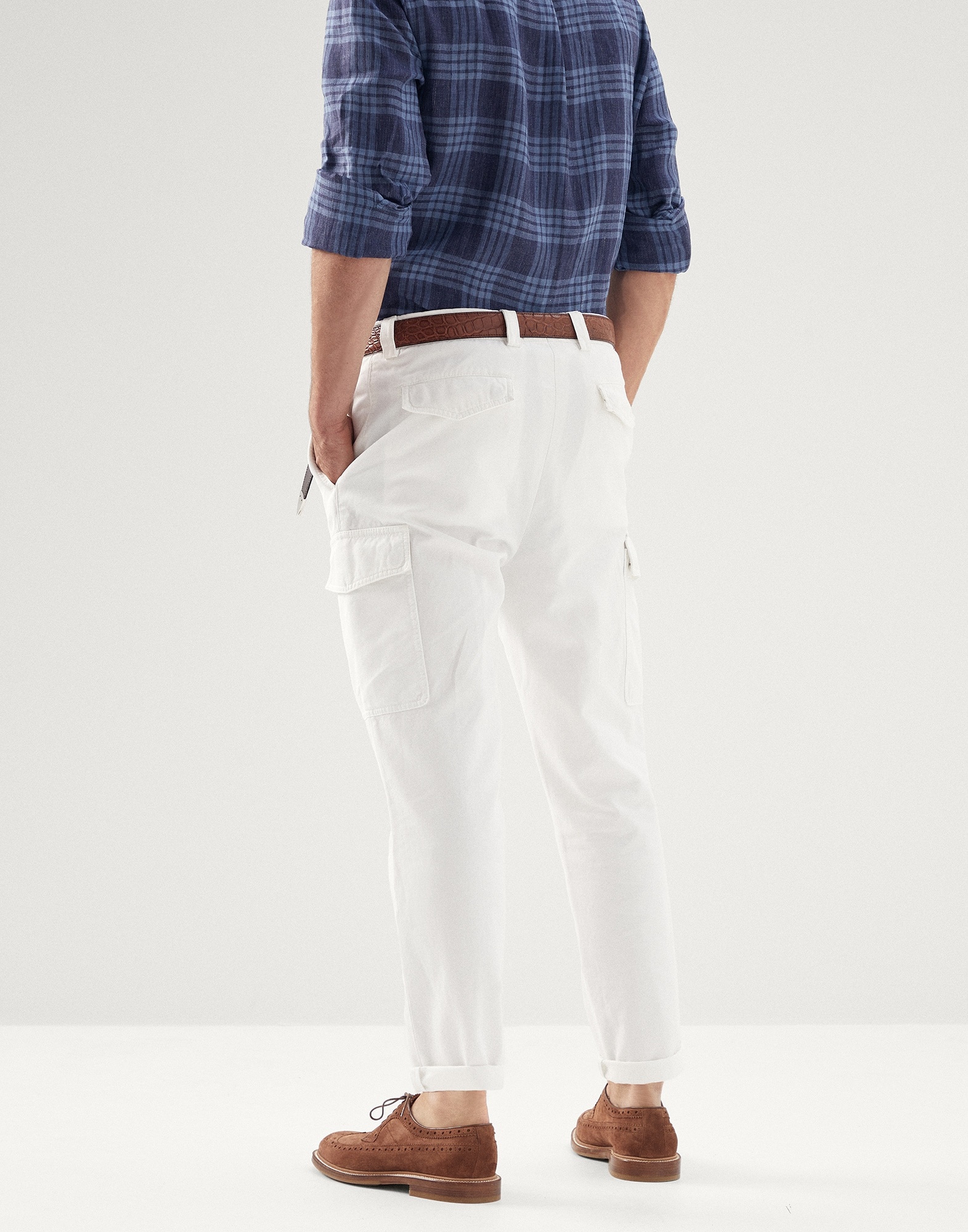 Garment-dyed leisure fit trousers in twisted cotton gabardine with cargo pockets - 2