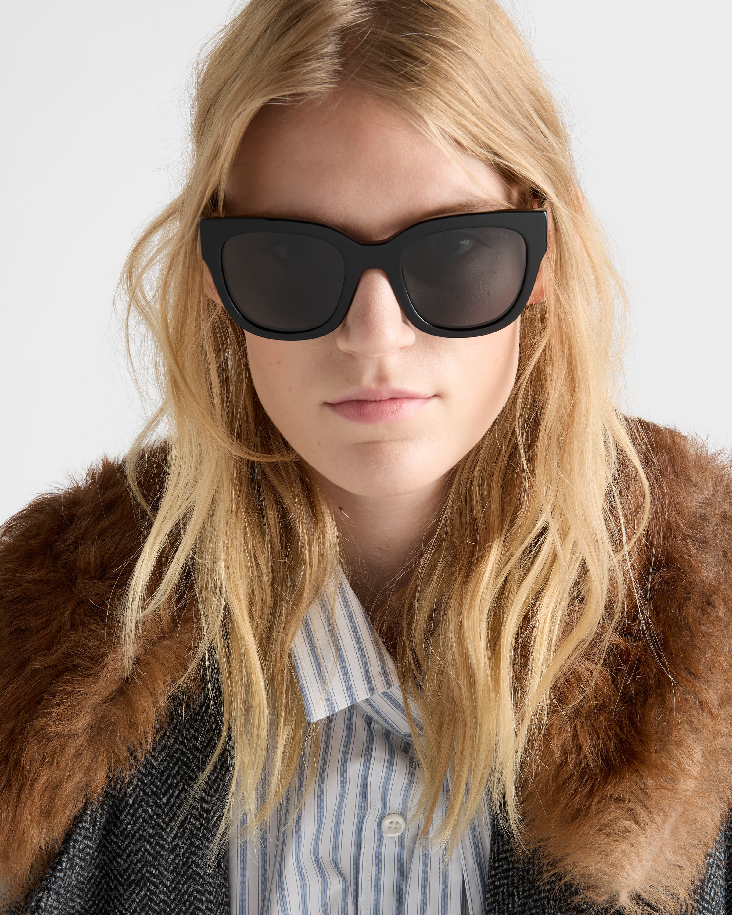 Sunglasses with Prada logo - 2
