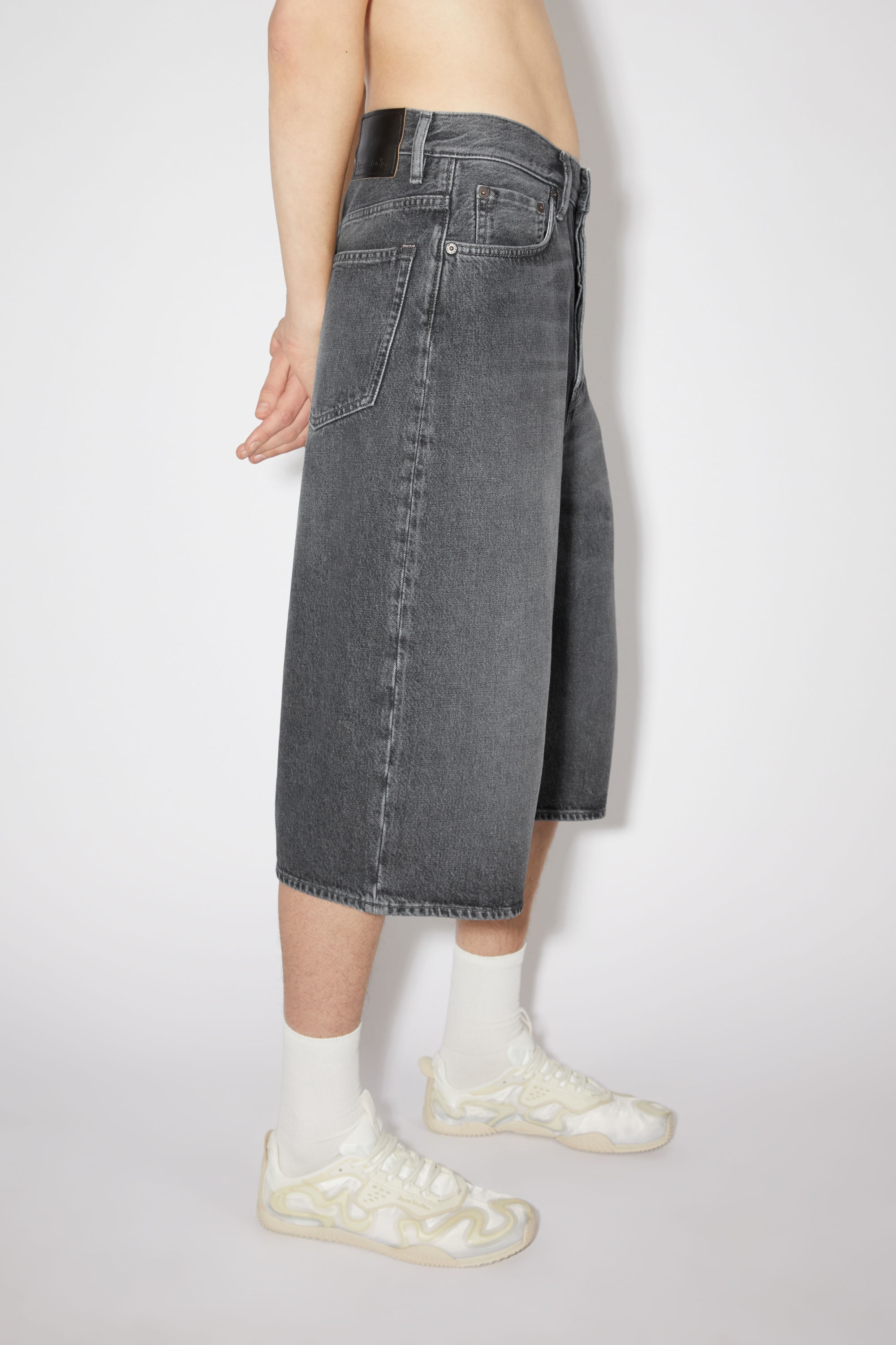 Loose fit denim shorts - Black - 4