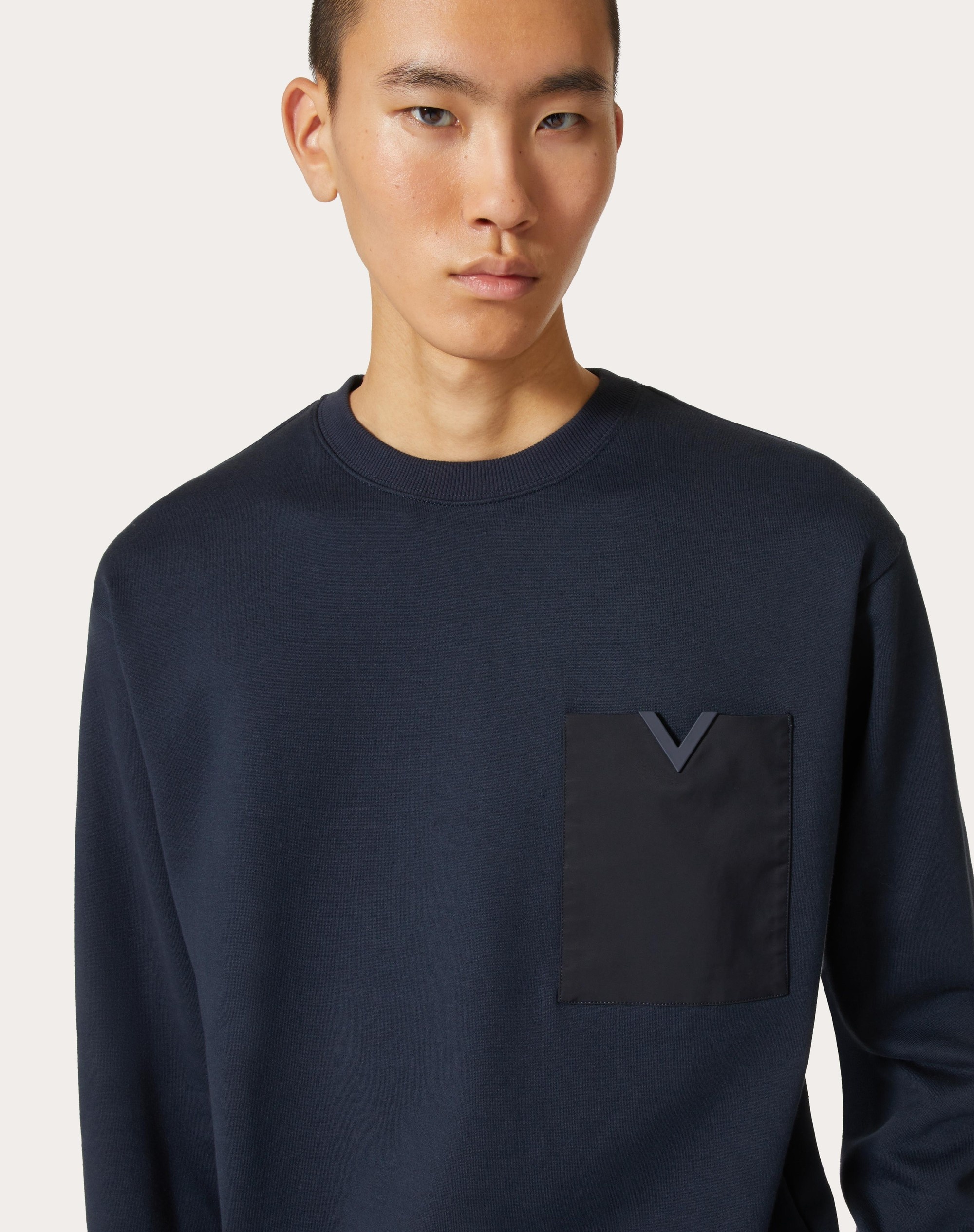 TECHNICAL COTTON CREWNECK SWEATSHIRT WITH RUBBERIZED V DETAIL - 5