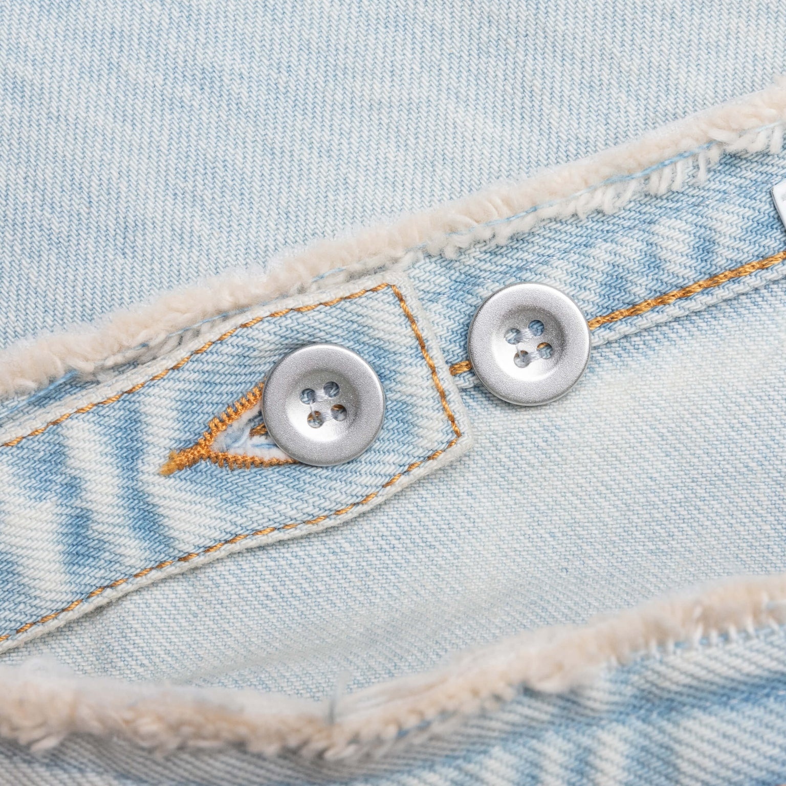 CUTTED BELT LOW RISE DENIM SHORTS - PALE BLUE - 4