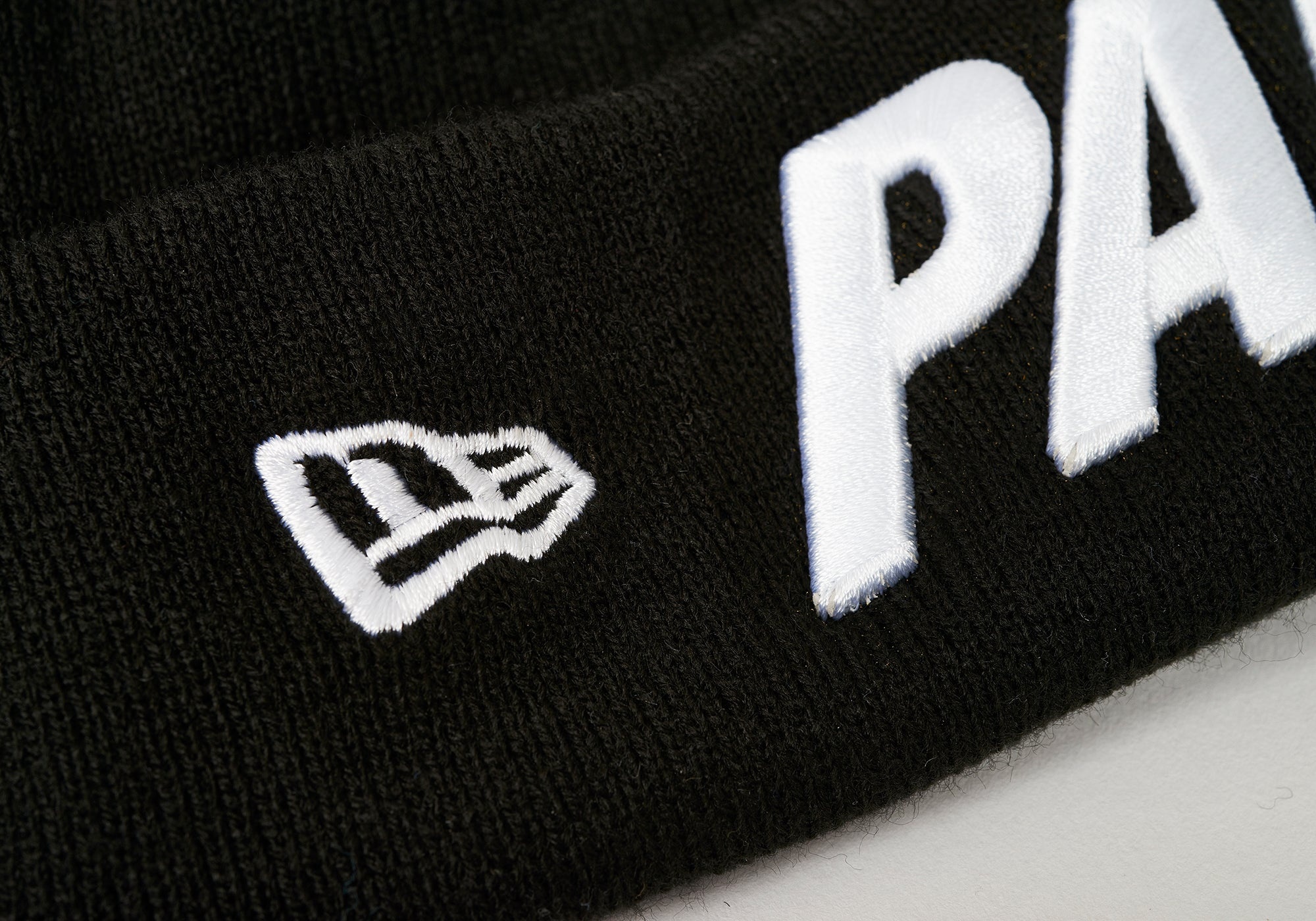 NEW ERA PEAK BEANIE BLACK - 4