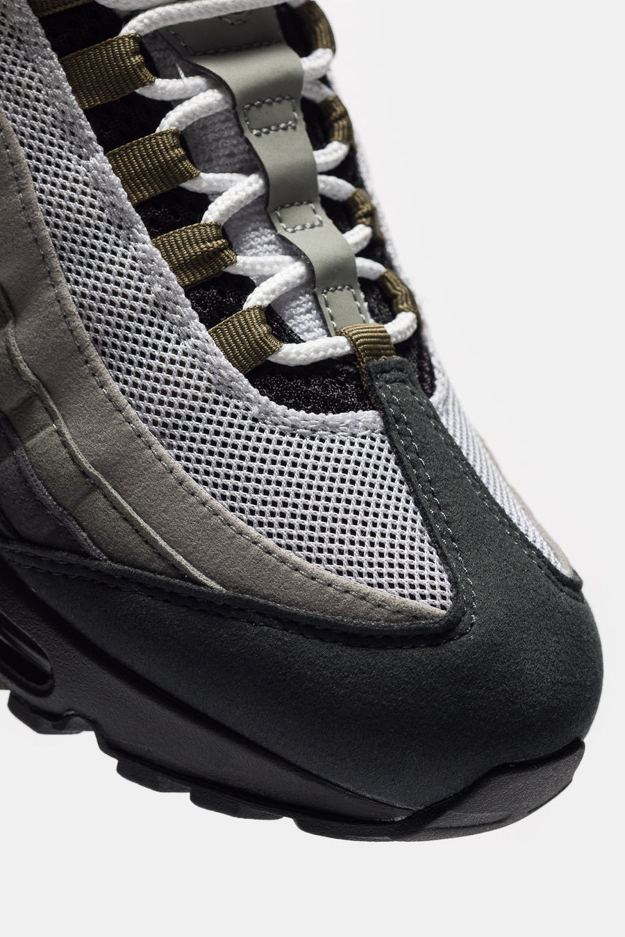 Air Max 95 OG Sneaker in Black/Medium Olive/White/Reflect Silver - 6