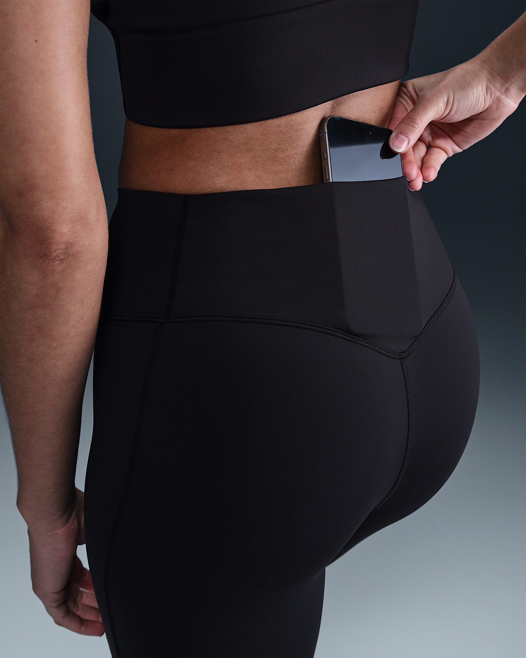 Nike Universa Women's Medium-Support High-Waisted 7/8 Leggings with Pockets - 6