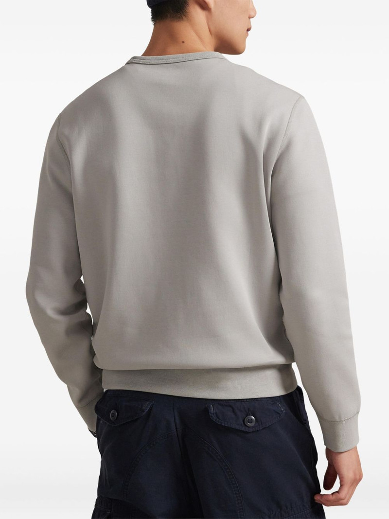 long-sleeve sweatshirt 4