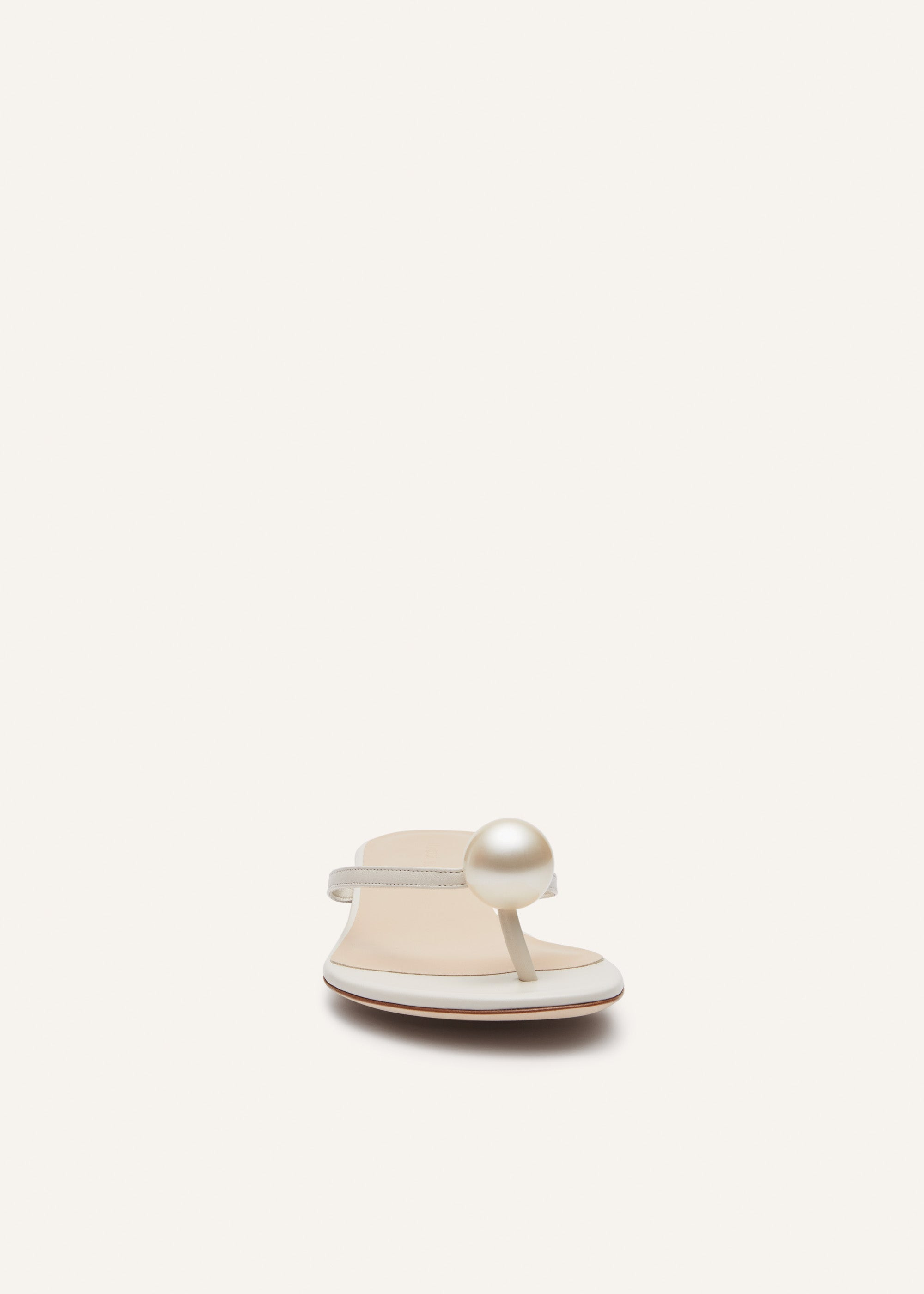 Flat thong pearl sandals in cream leather - 3