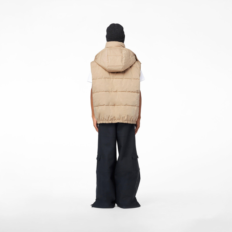 THE OVERSIZED PUFFER VEST 8