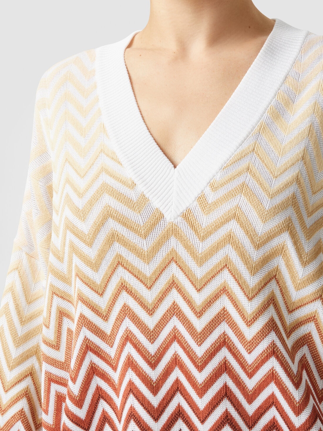 Oversized dégradé chevron sweater with V-neck - 5
