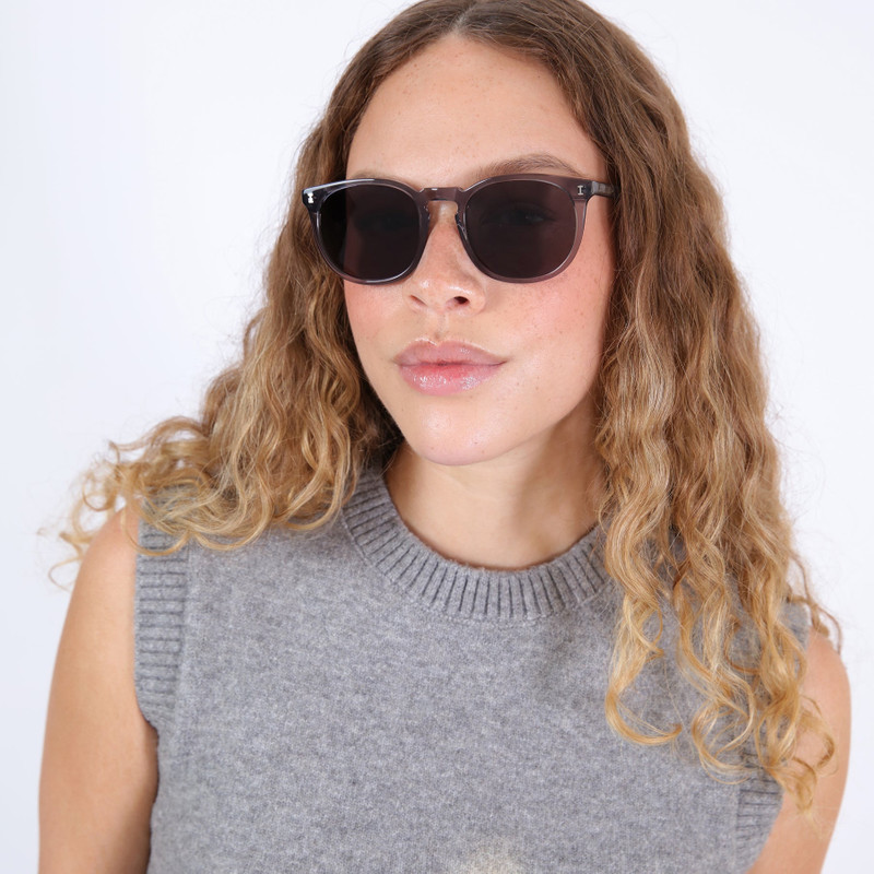 illesteva Eldridge 56 Sunglasses outlook