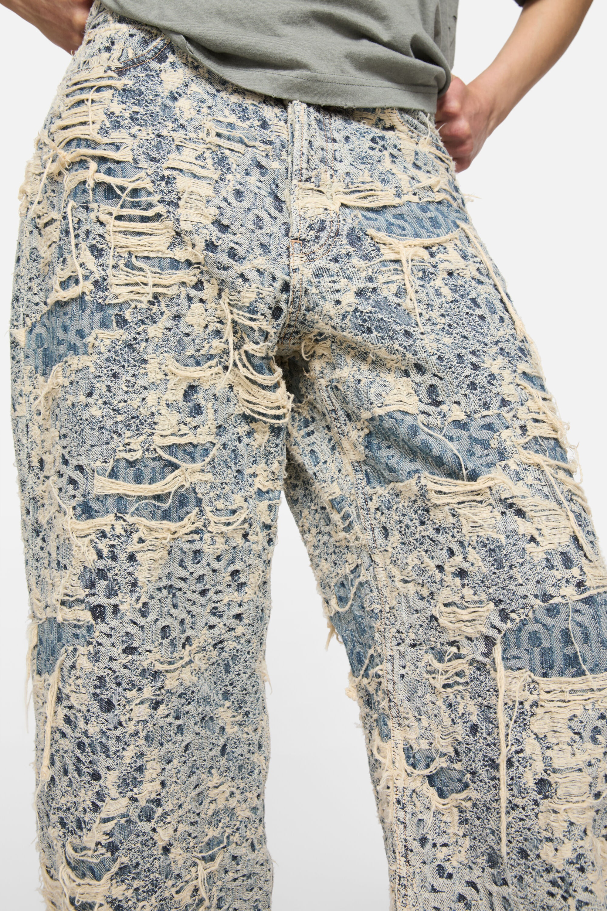 Baggy fit jeans - 1981 Distressed Monogram - Mid Blue - 6