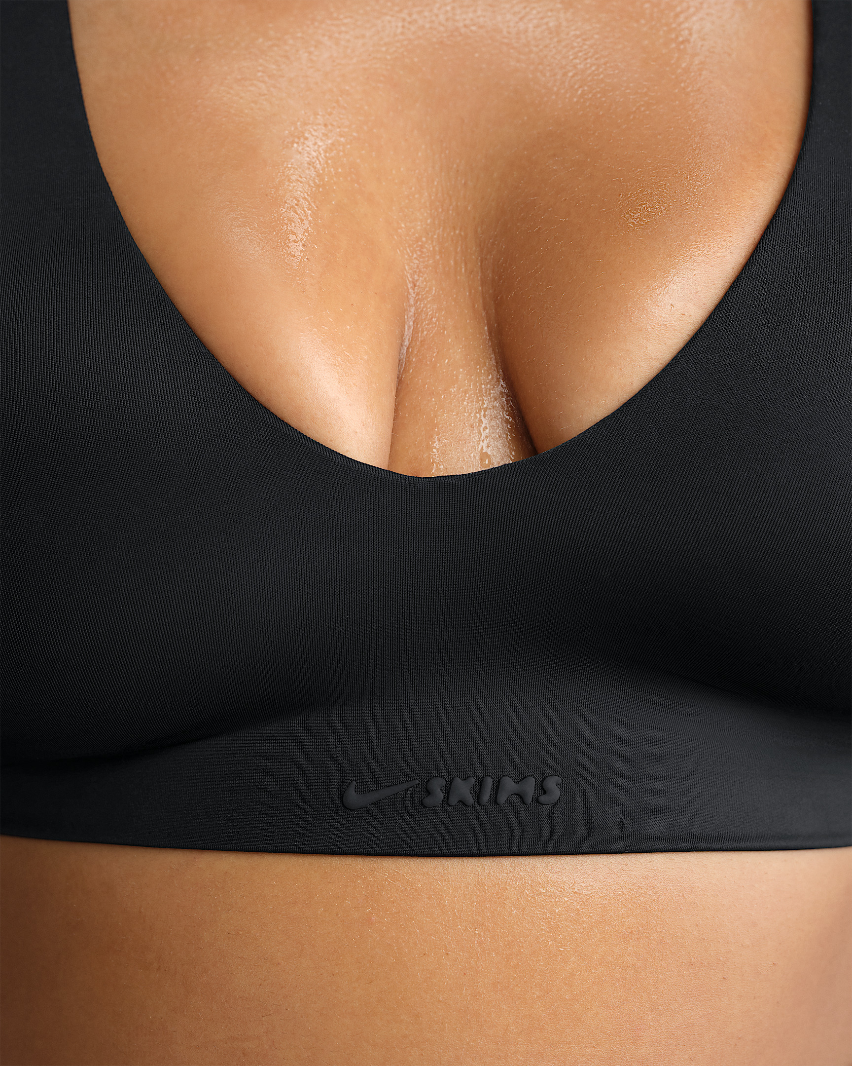 NikeSKIMS Shine Women's V-Neck Bra - 10