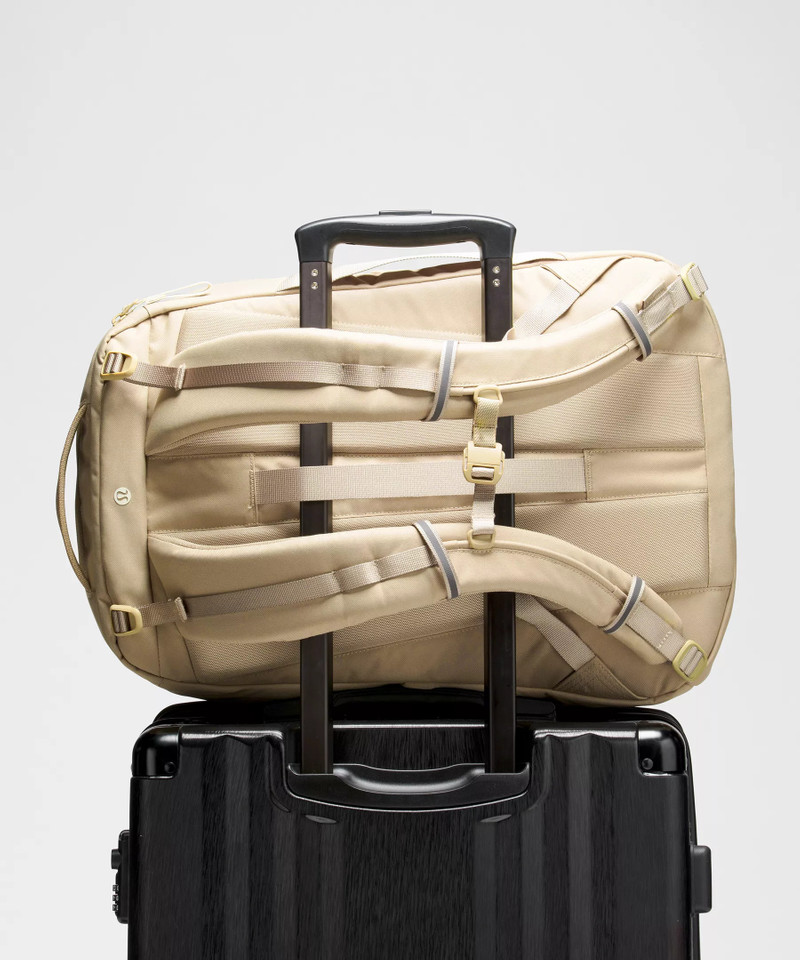 Triple-Zip Backpack 28L *Tech Canvas 6