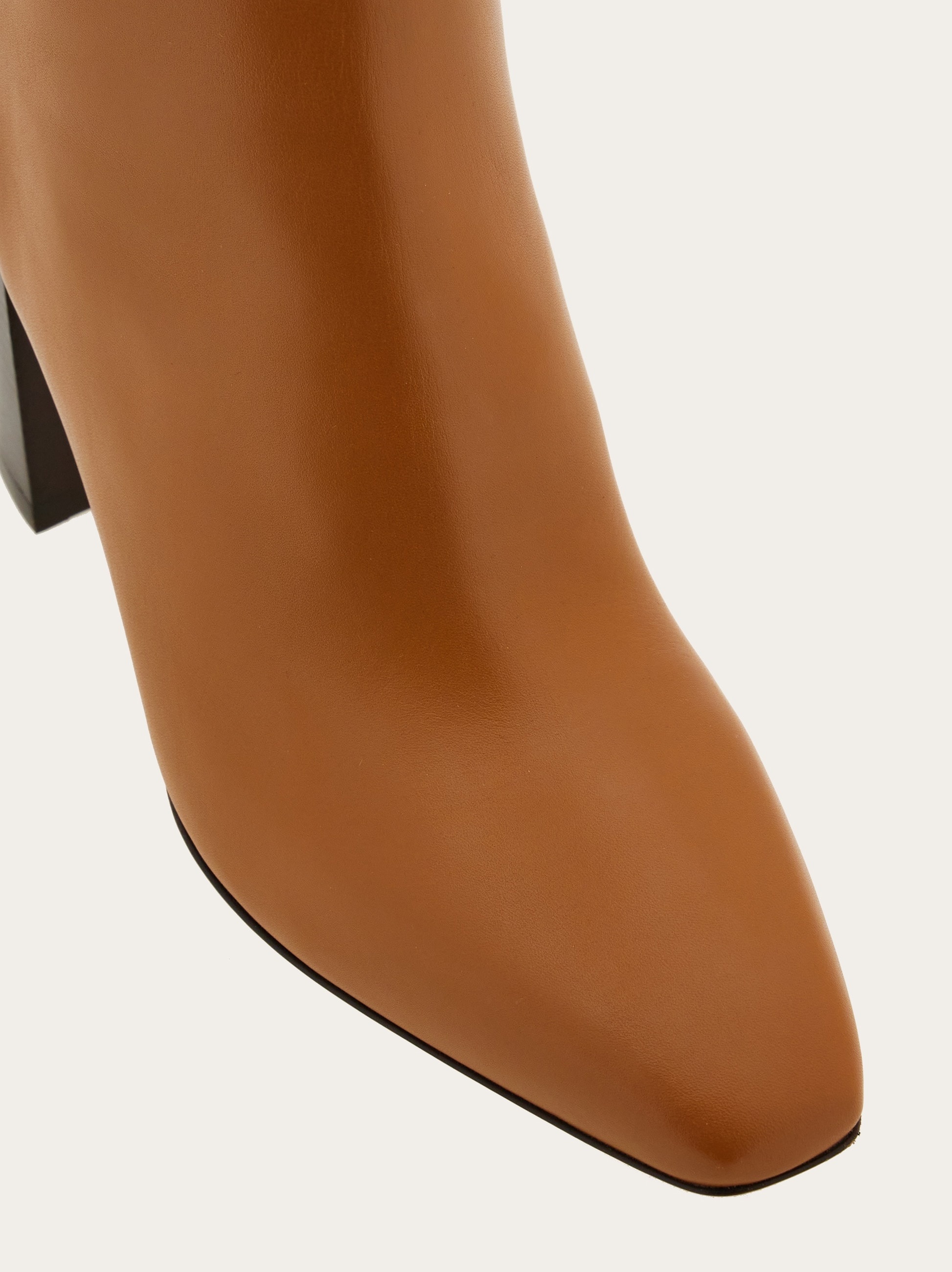 Knee high boot with golden tab - 6