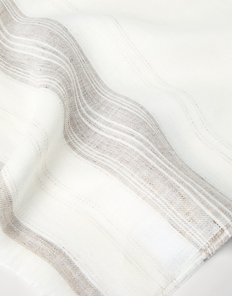 Embroidered linen scarf 3