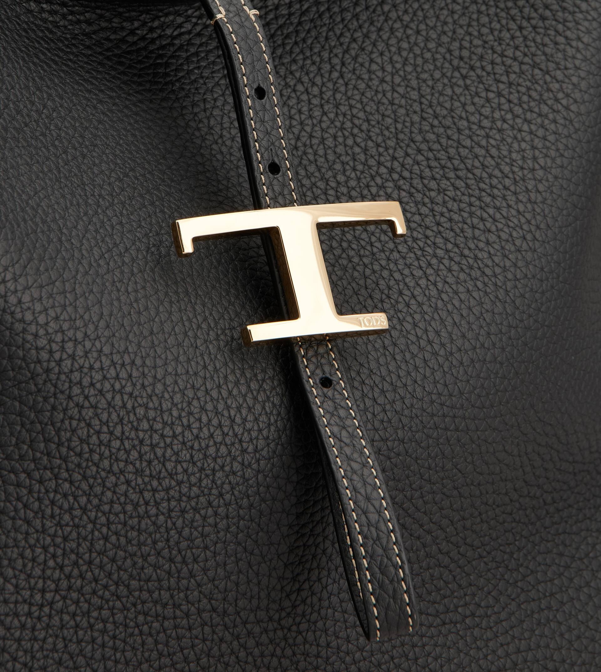 T TIMELESS SHOULDER BAG IN LEATHER SMALL - BLACK - 5