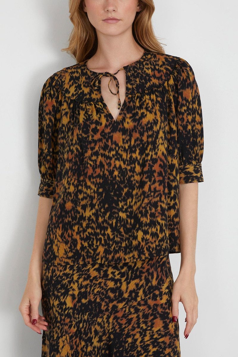 Blaire Short Sleeve Blouse in Savannah 3