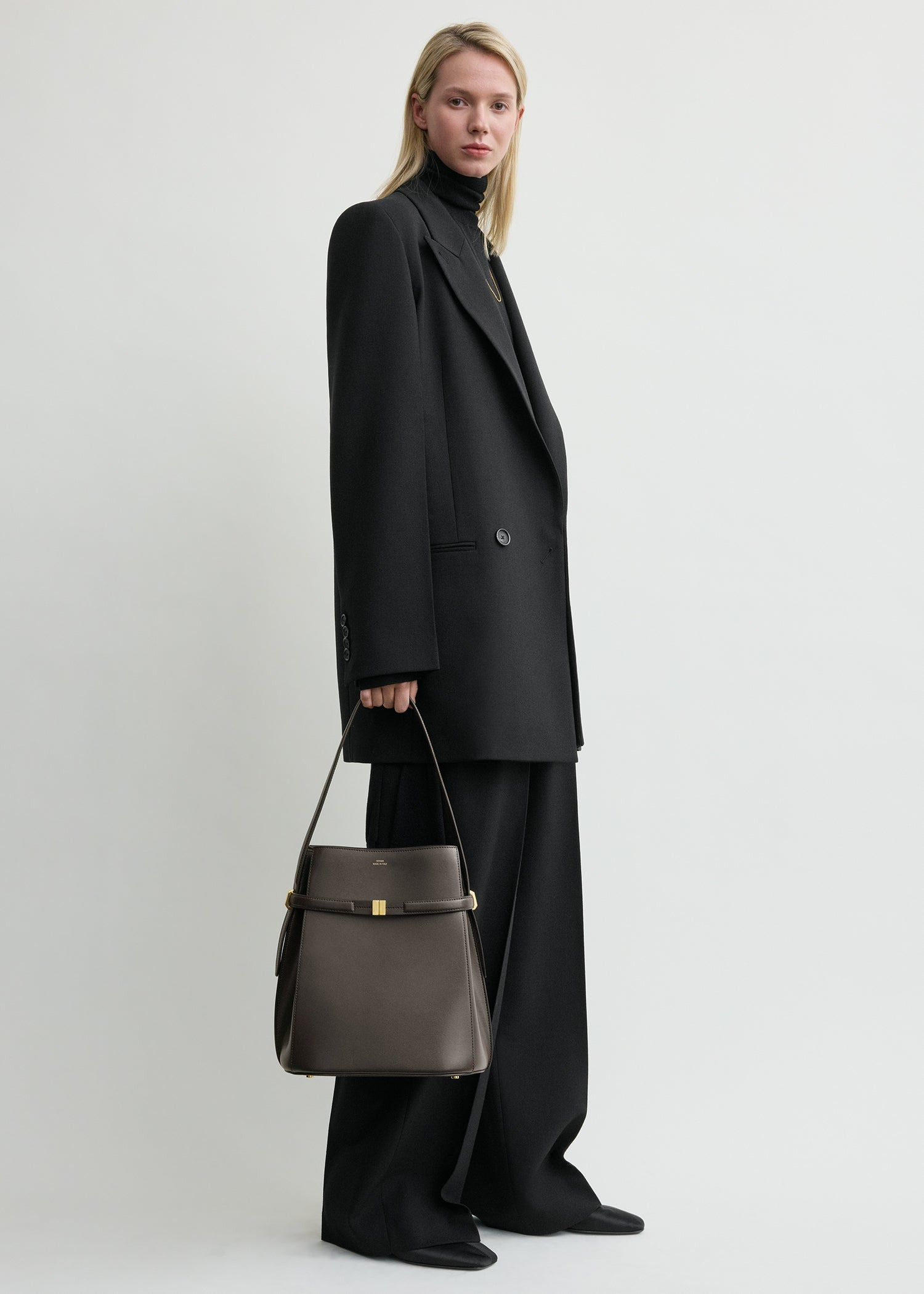 Belted leather bucket bag bark - 2