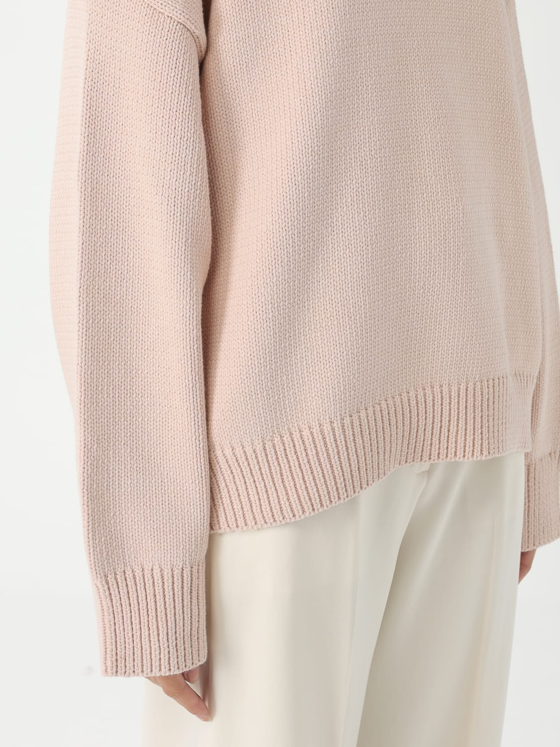 Sweater woman Theory - 3