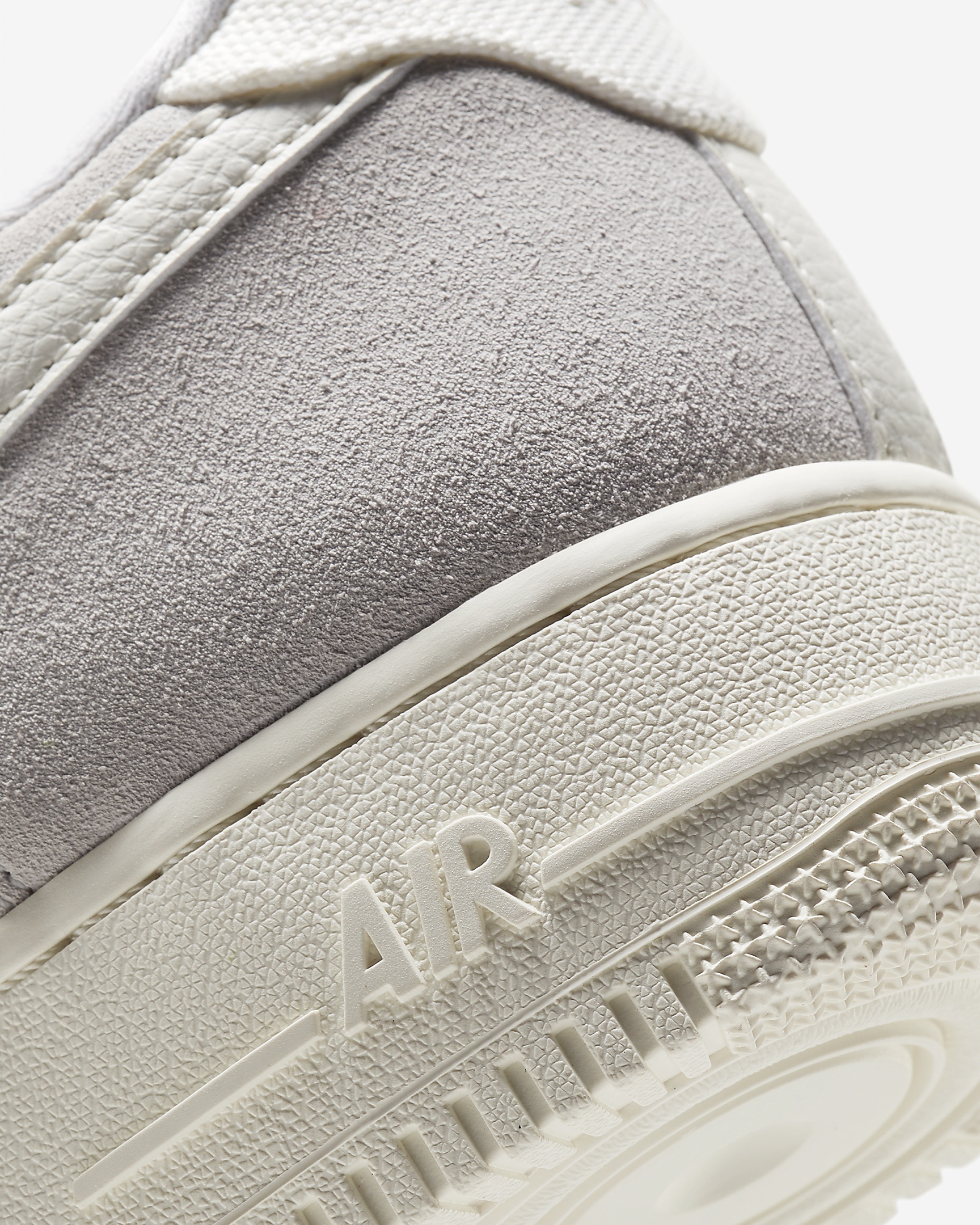 Nike Men's Air Force 1 LV8 Shoes - 8