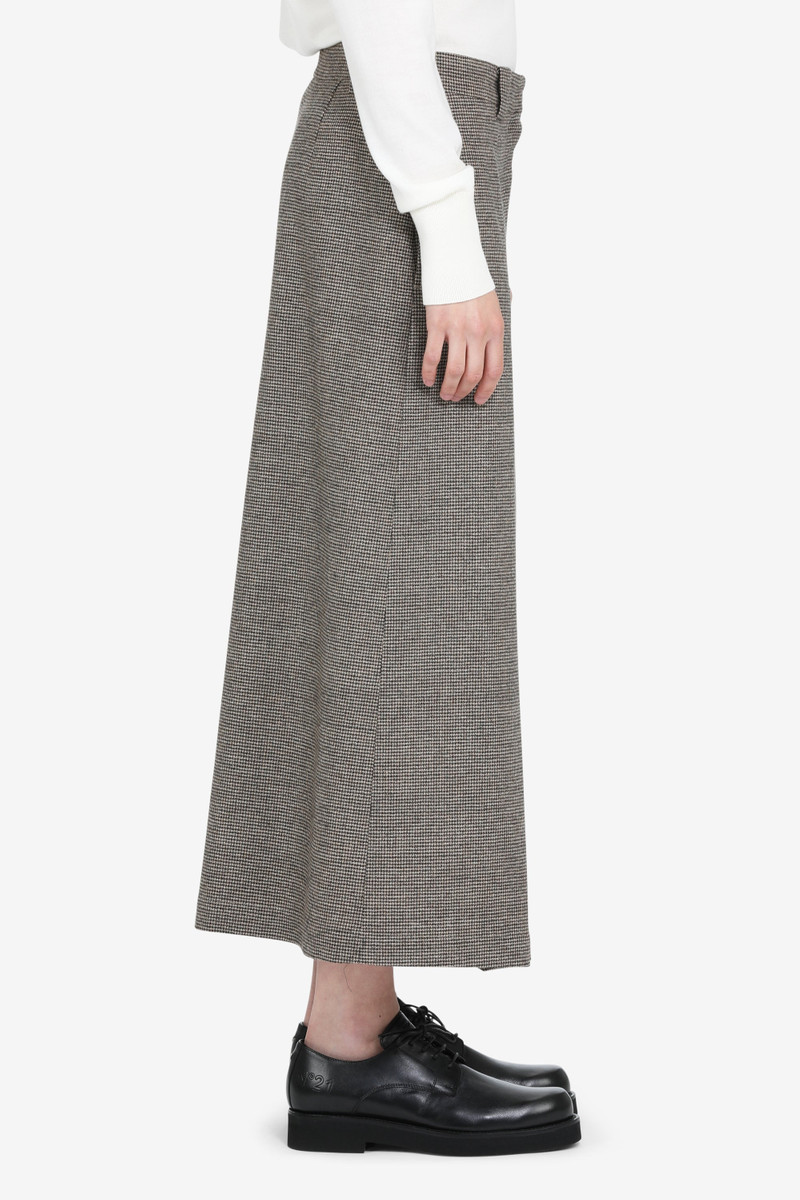 LONG SKIRT WITH FRONT SLIT 4