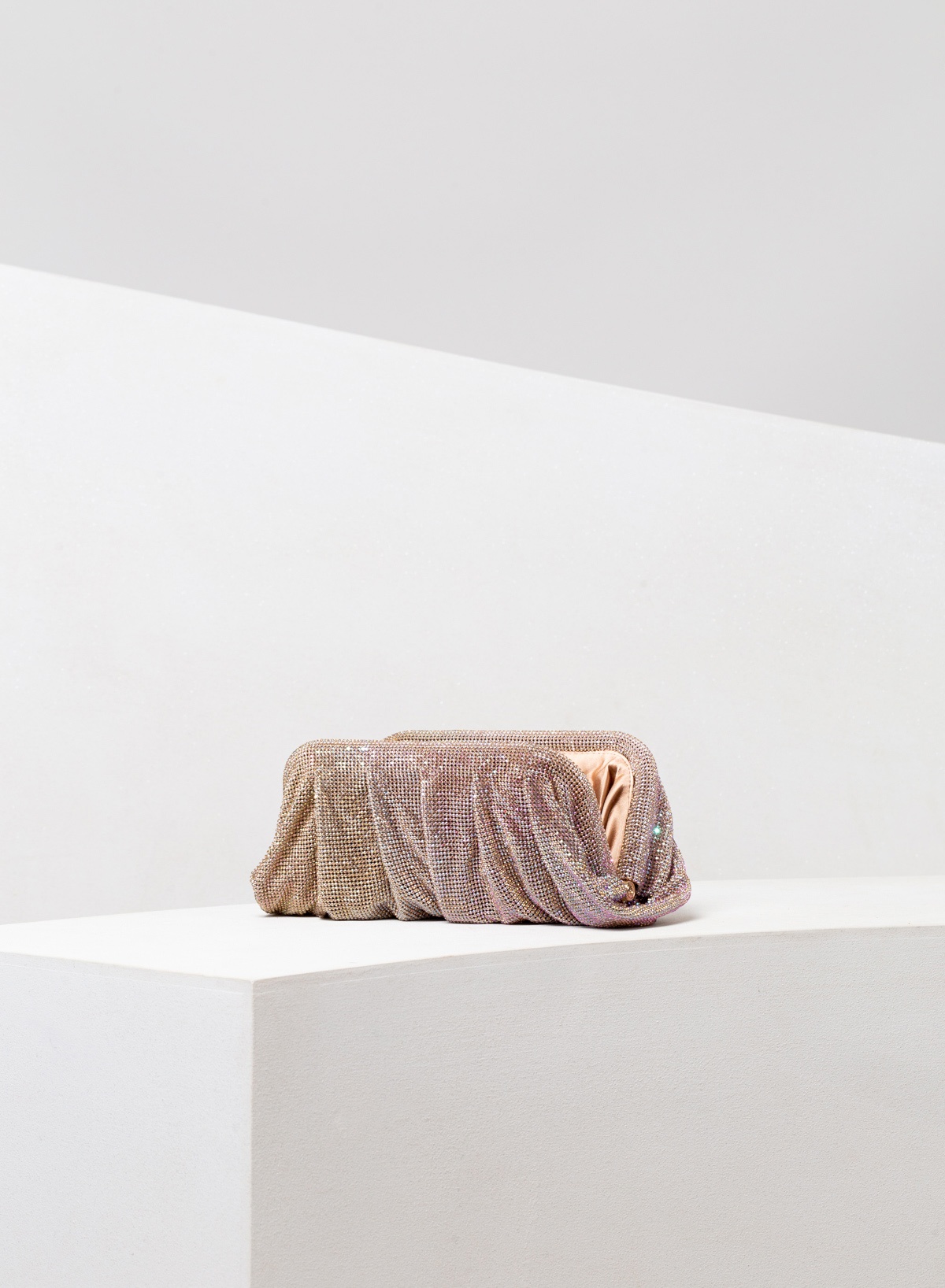 Benedetta Bruzziches – La Venus Grande Golden Gun - 4