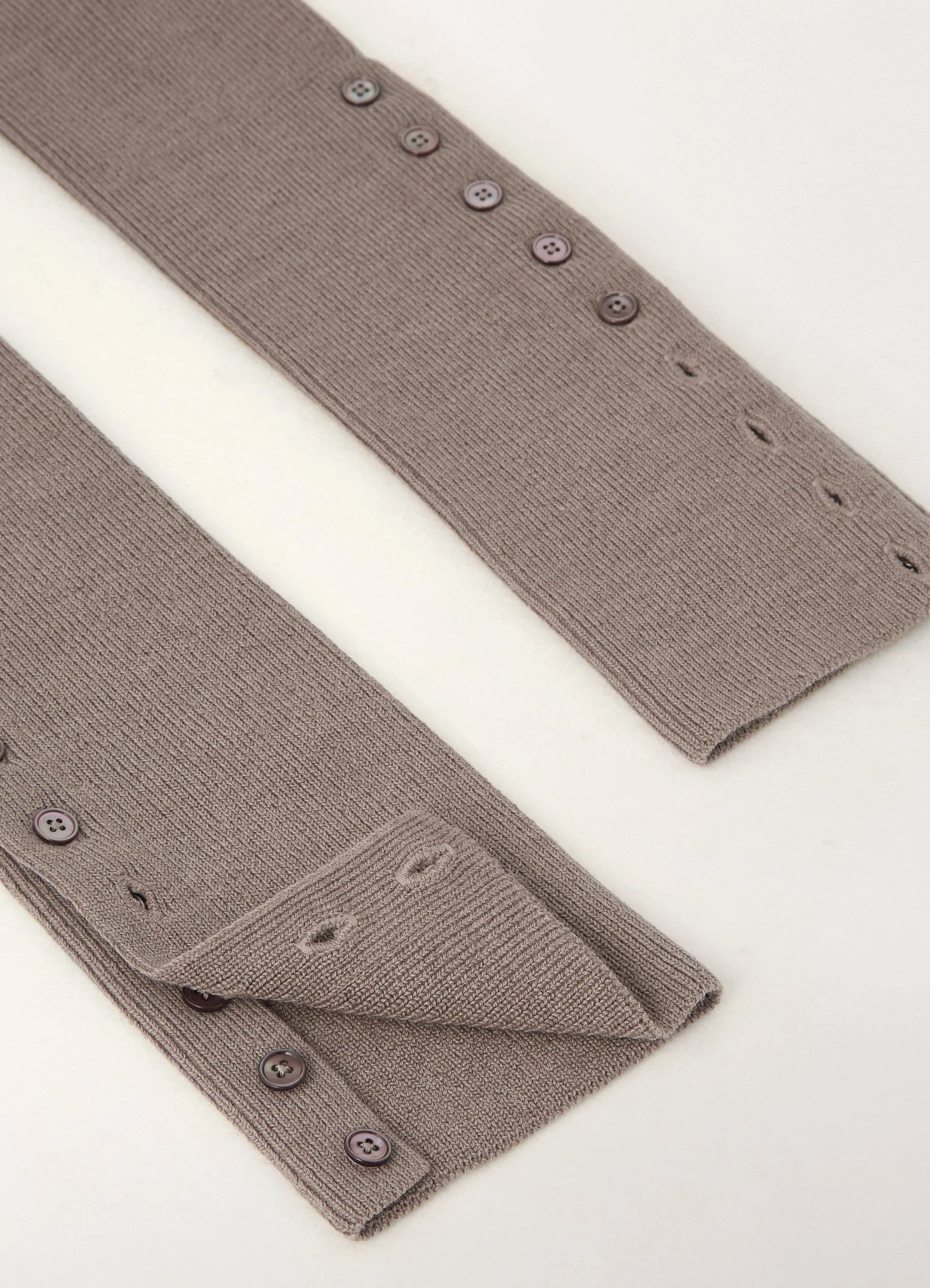 BUTTONED GAITERS
MERINO BLEND - 3