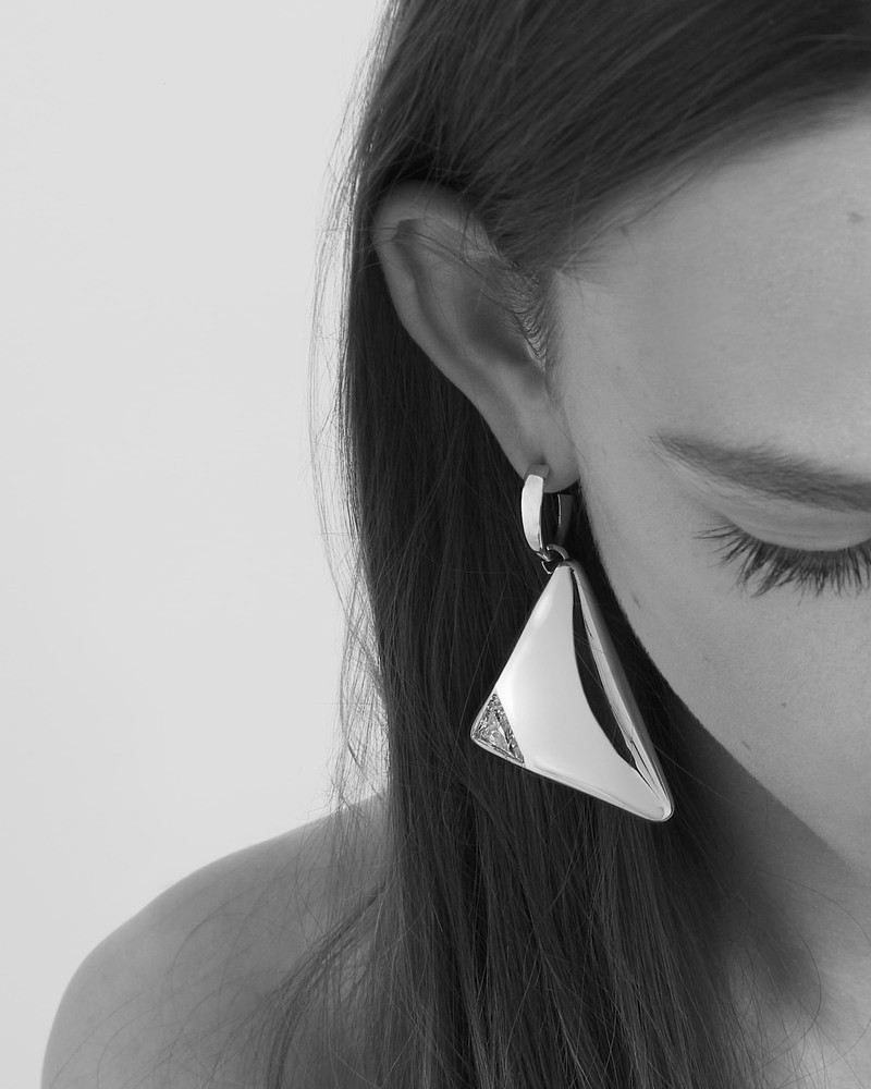 Eternal Gold single pendant earring in yellow gold and laboratory-grown diamonds 3