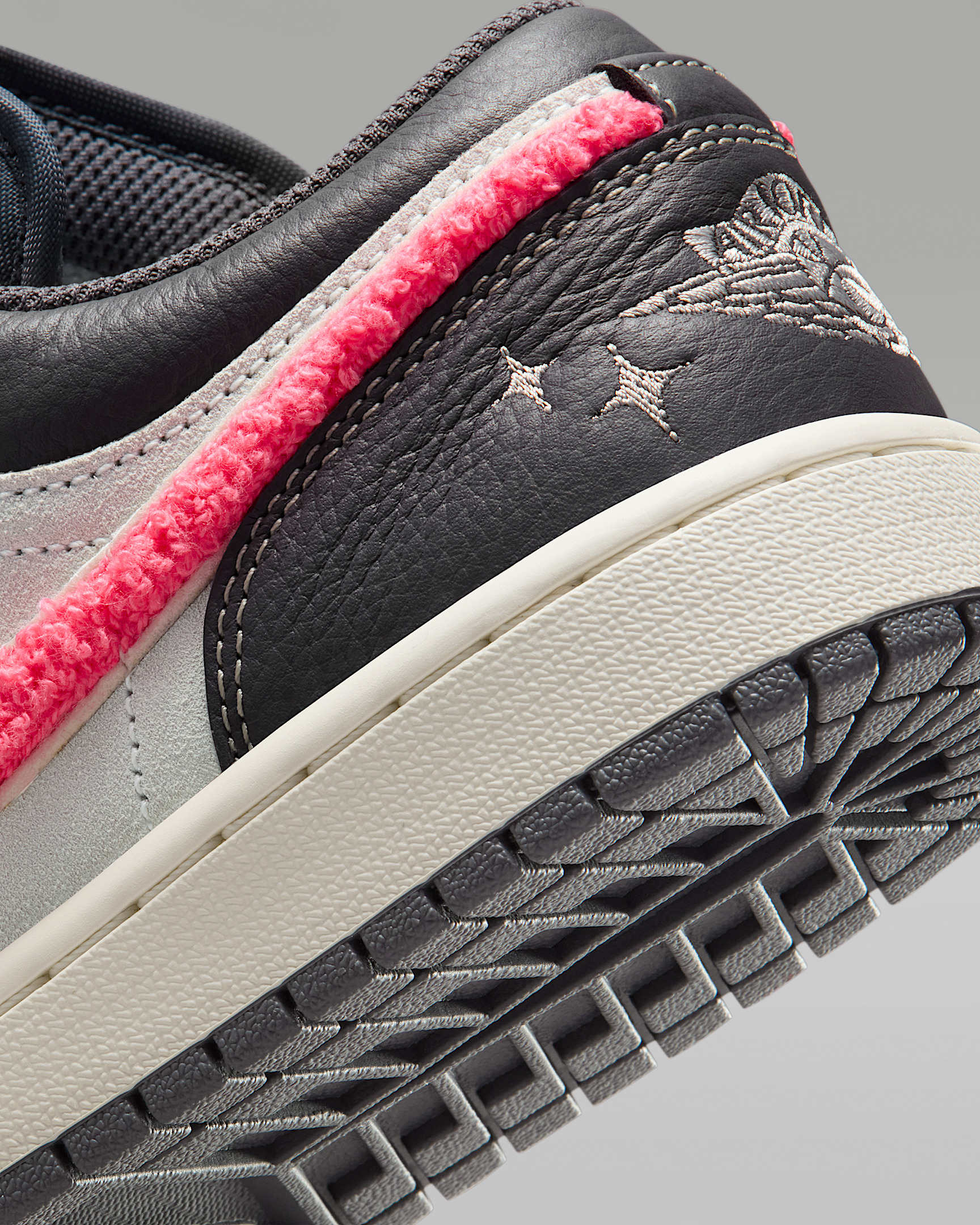 Air Jordan 1 Low Women's Shoes - 8