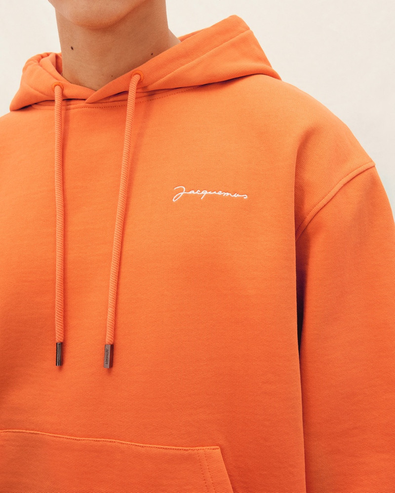 Le sweatshirt brodé 7