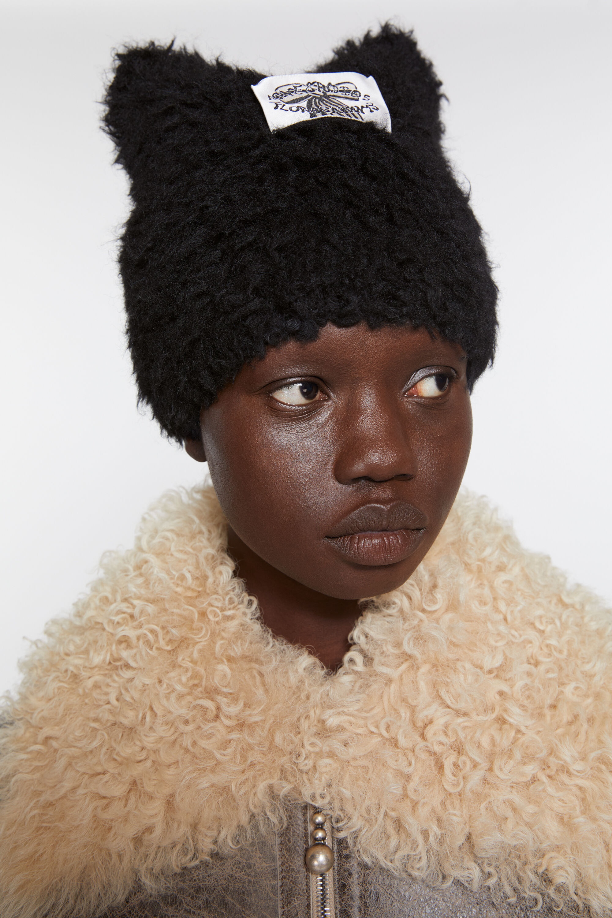 Fluffy square beanie - Black - 2