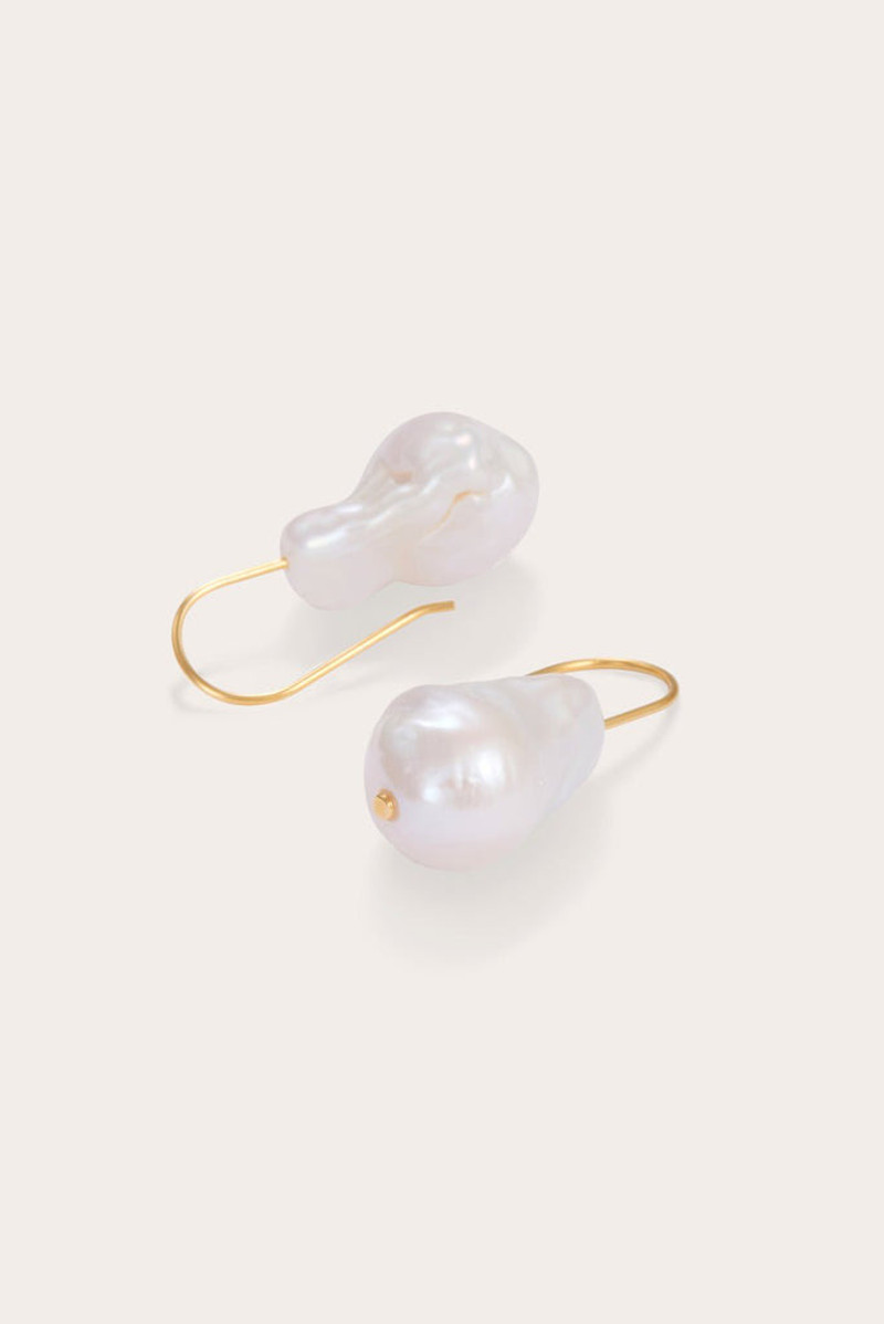 MINIMALIST BAROQUE EARRINGS GOLD 3