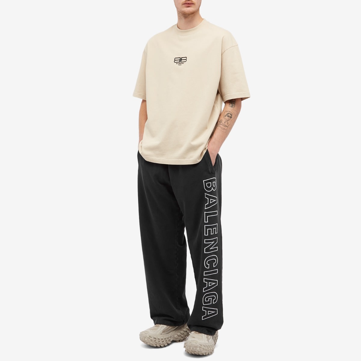 Outline Baggy Sweatpants in Black Faded