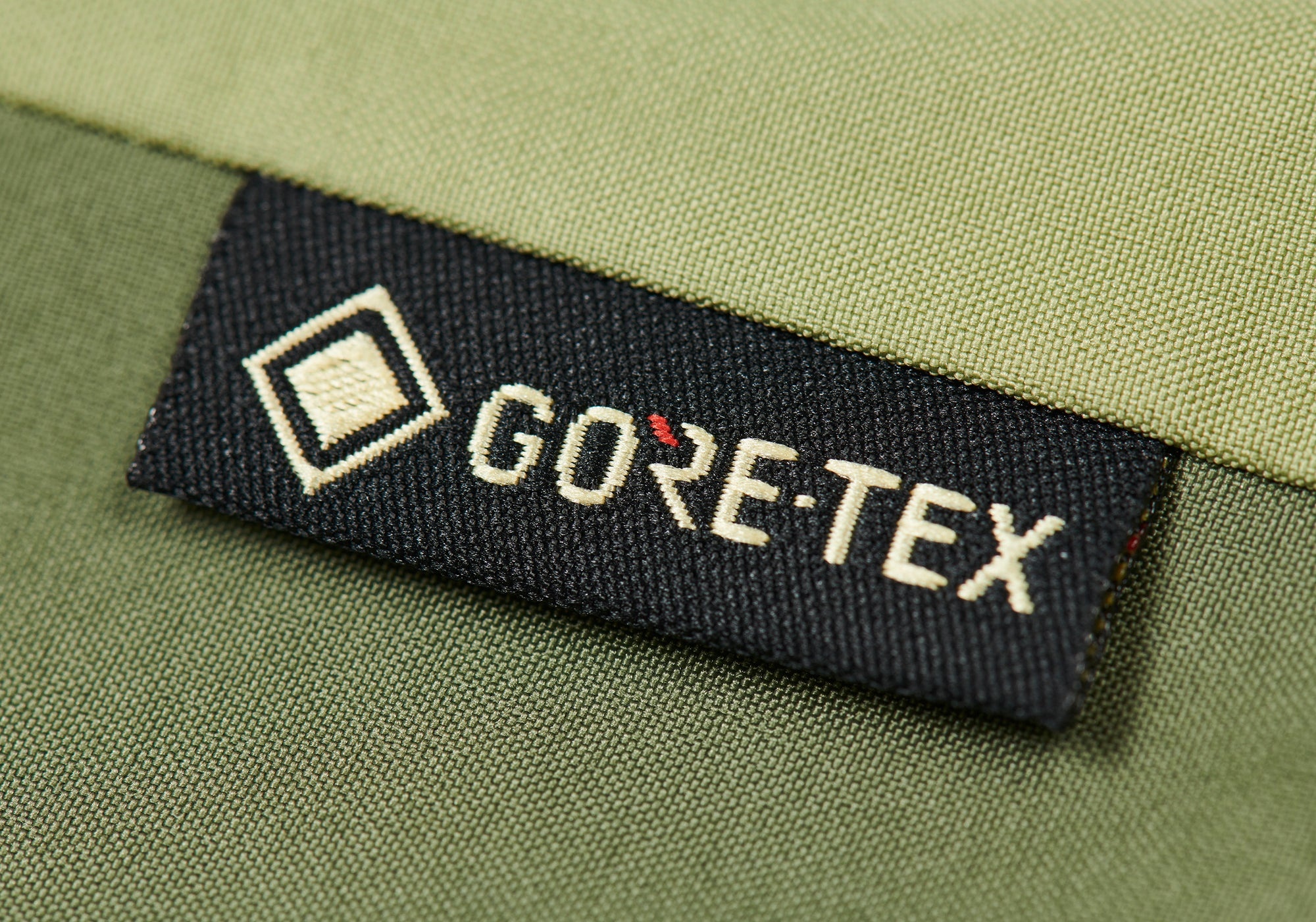 PALACE PALACE ENGINEERED GARMENTS GORE-TEX FIELD PARKA OLIVE PALACE PALACE ENGINEERED GARMENTS GORE-TEX FIELD PARKA OLIVE