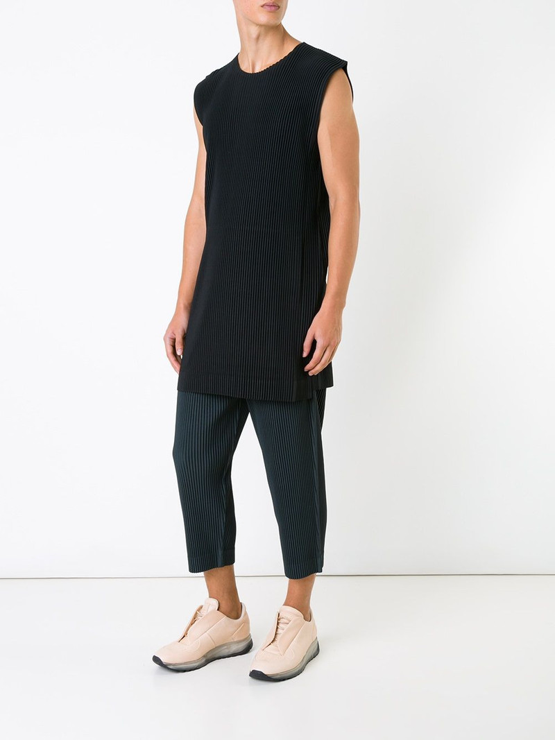 ISSEY MIYAKE pleated cropped trousers outlook