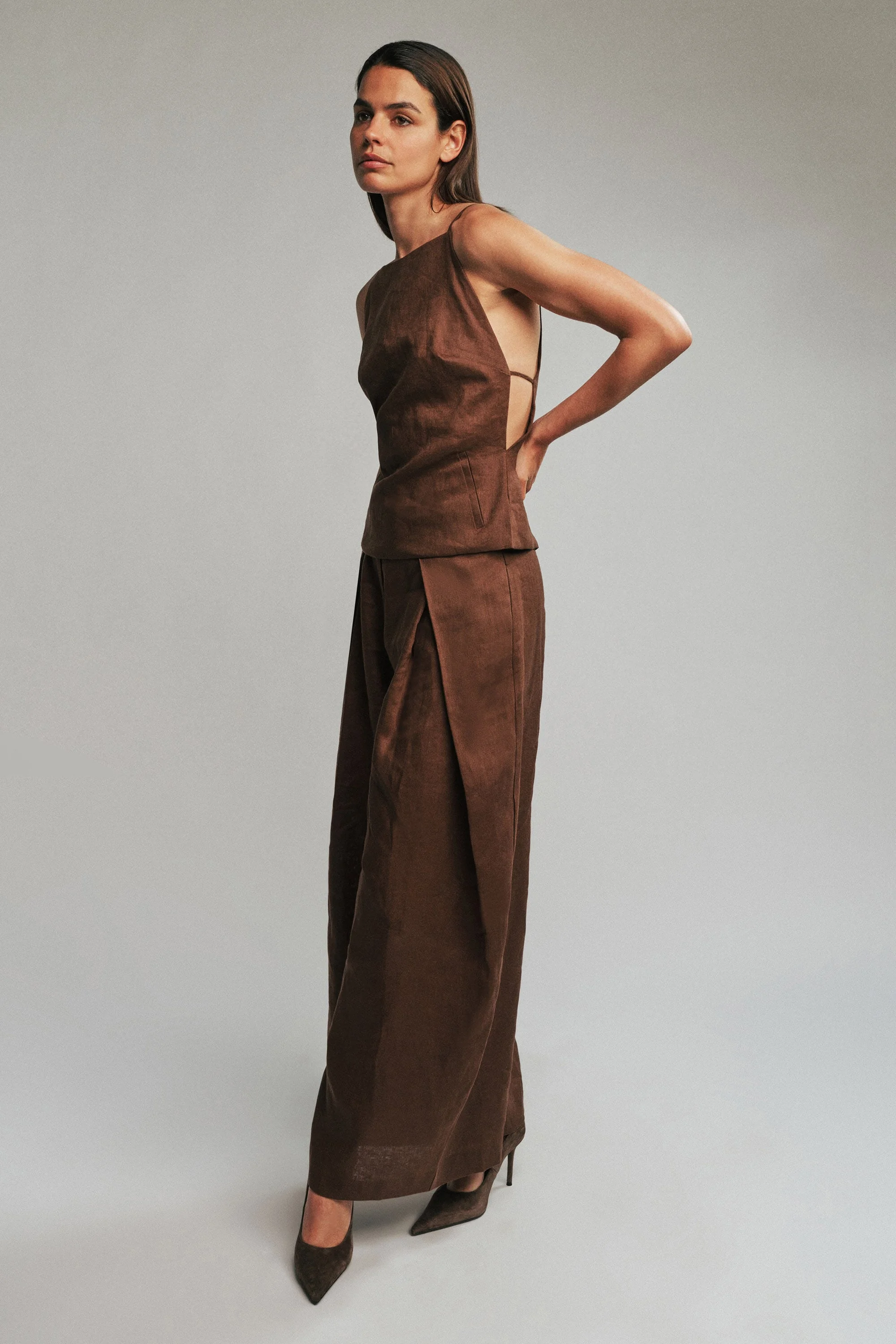 Arelia High Neck Linen Top In Chocolate - 1