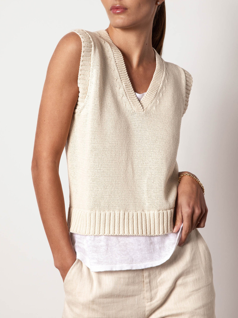 The Hugo Sleeveless Looker 1