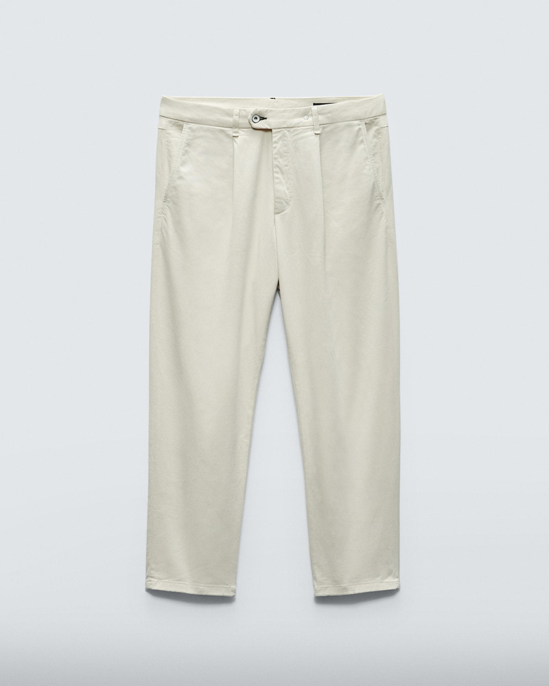 Pleated Cotton Chino
Classic Fit 1