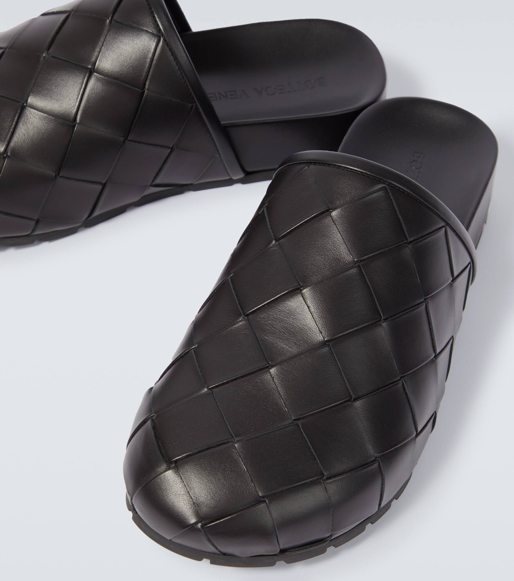 Intrecciato leather mules - 3