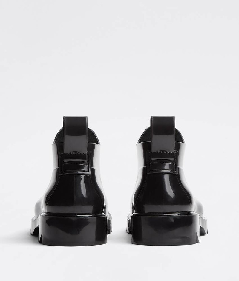 Bottega Veneta stride outlook