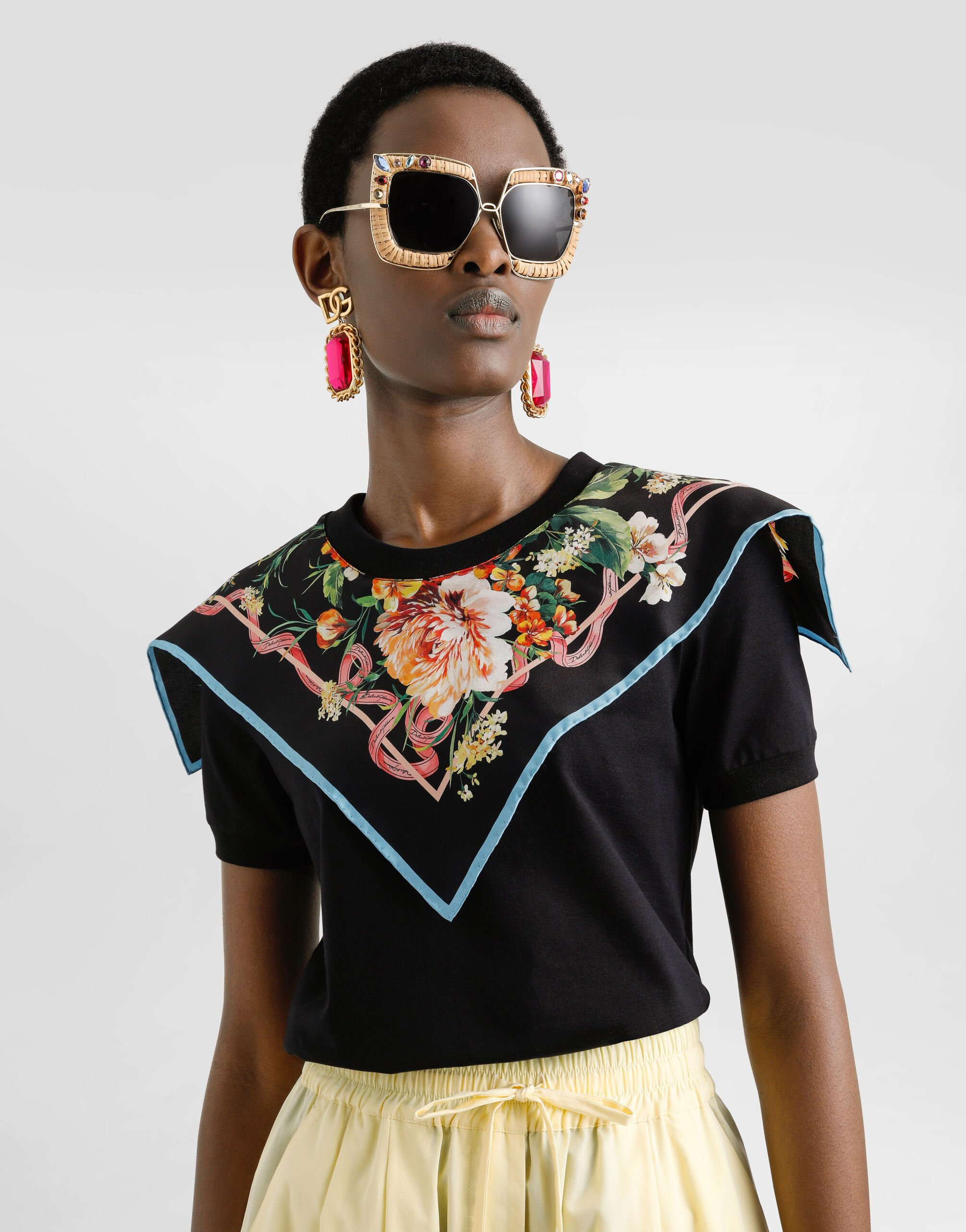 Short-sleeved t-shirt with foulard - 4
