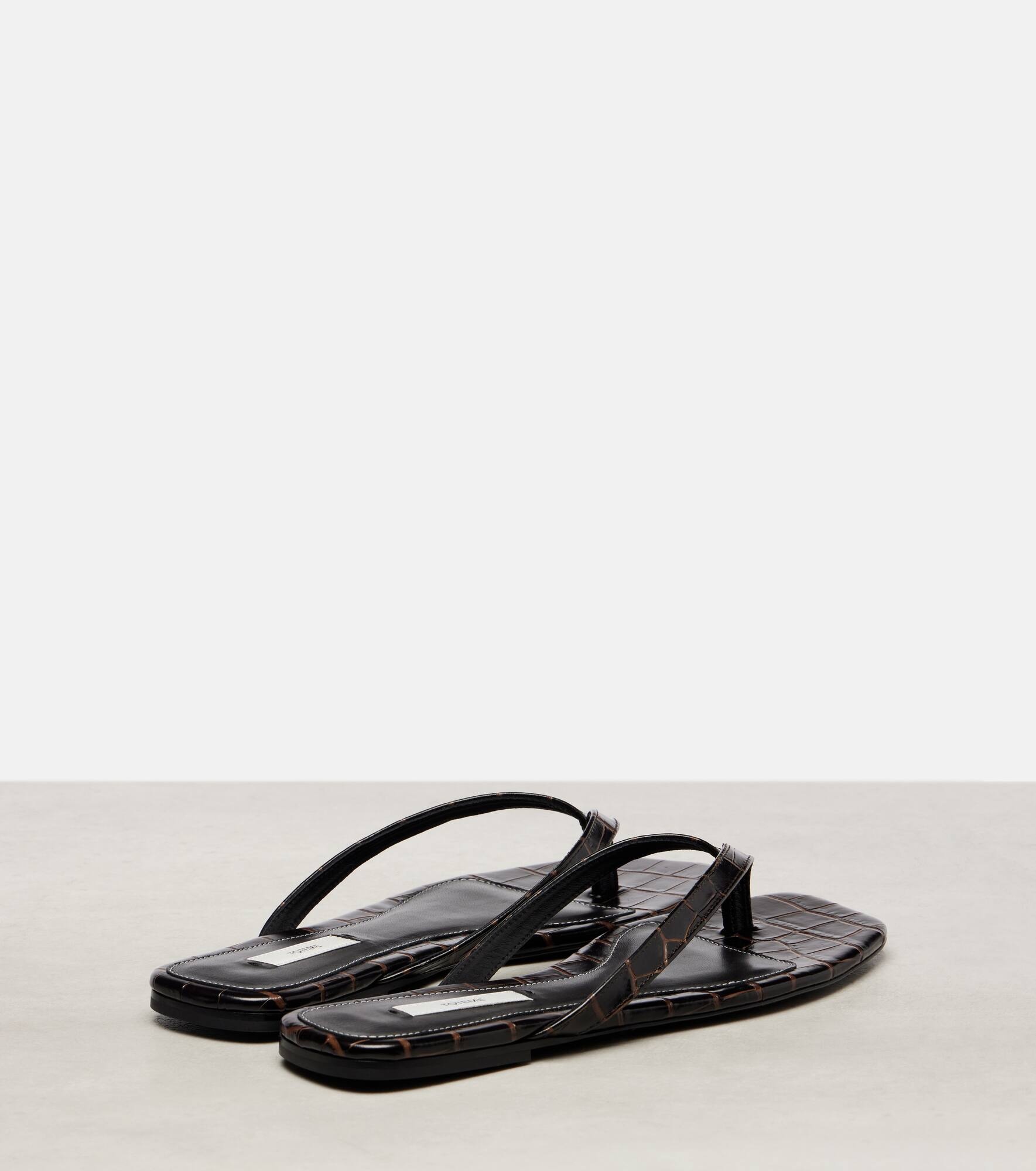 Croc-effect leather thong sandals - 2