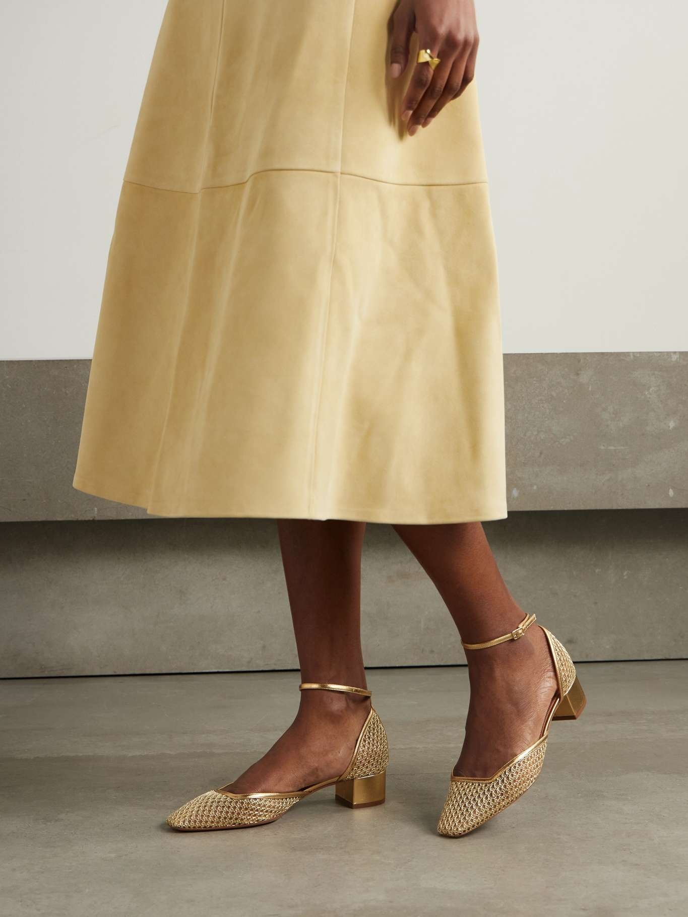 Asha 35 leather-trimmed metallic mesh pumps Gold - 2