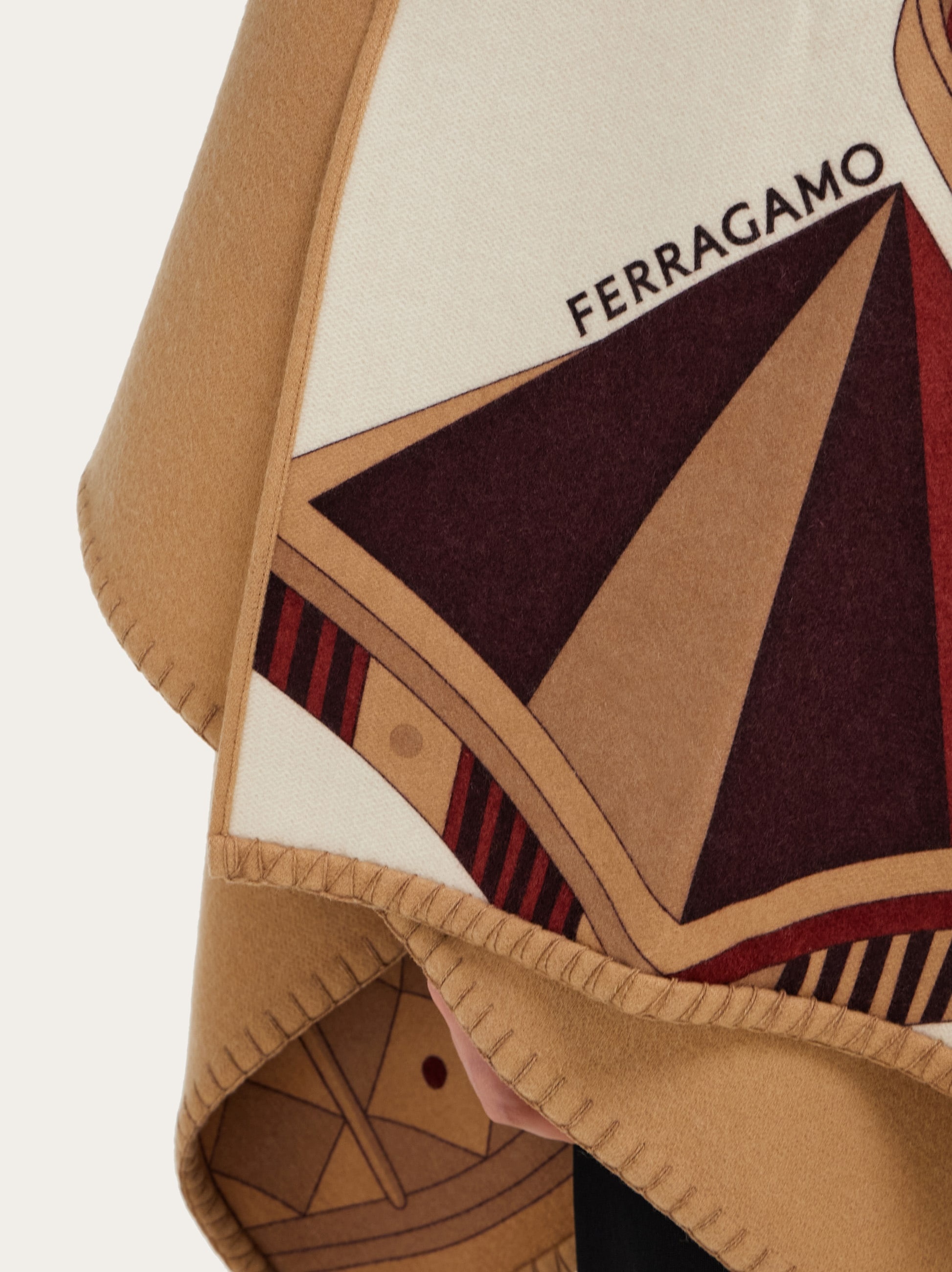 コート Ferragamo Nadir Print Reversible Cape In Cah FERRAGAMO Nadir print reversible cape | REVERSIBLE