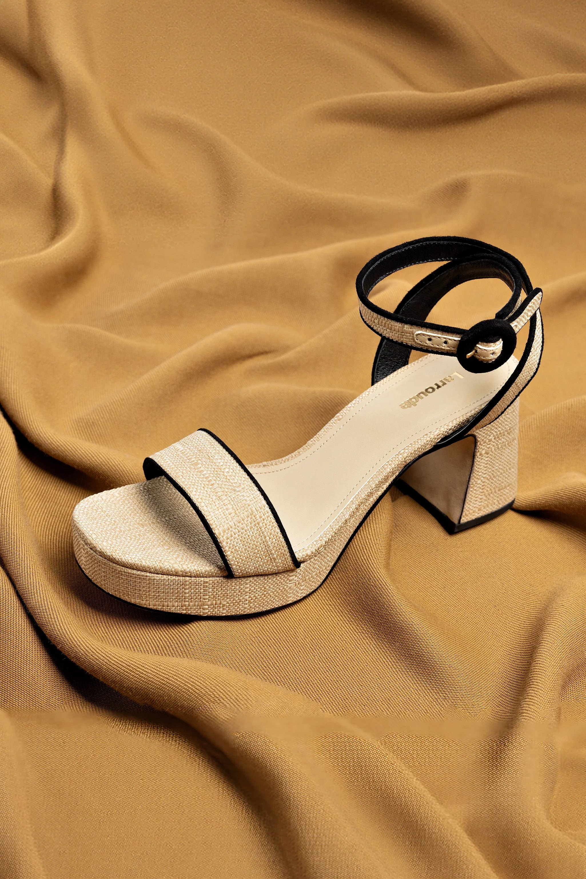 Marketplace Larroude - Larroude Dolly Low Sandal In Beige Raffia - 7