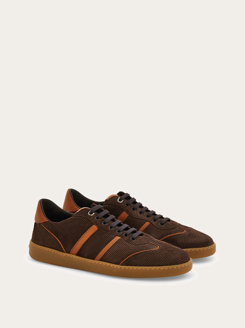 Low-top sneaker with logo 2