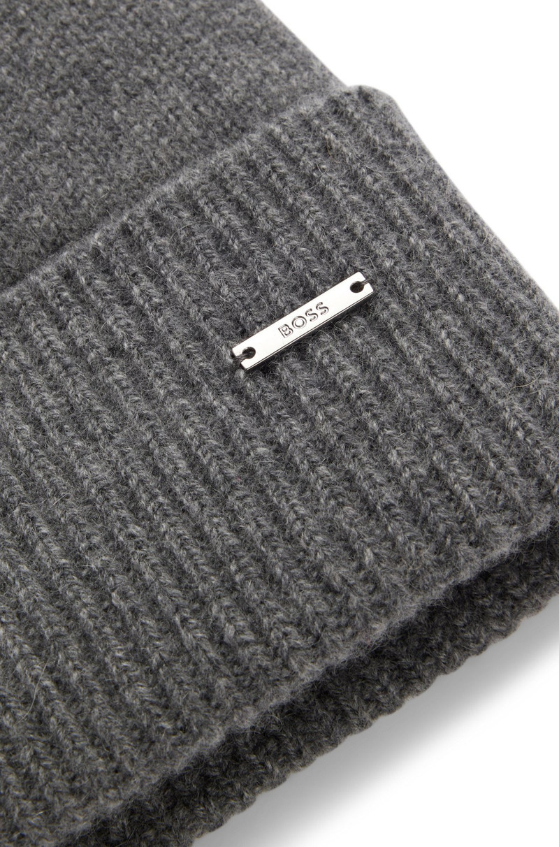 LOGO-PLAQUE BEANIE HAT IN CASHMERE 5